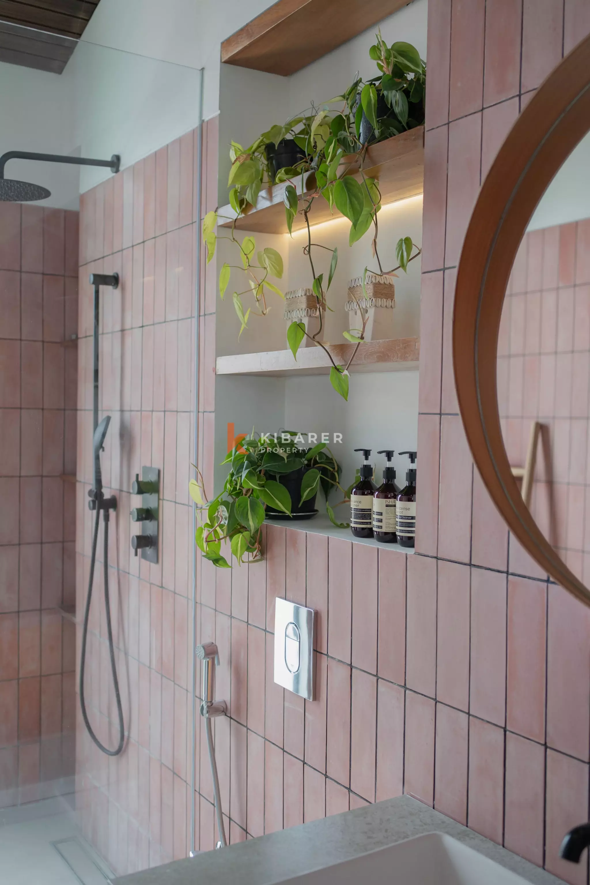 Private Oasis Four Bedroom plus Office room in Umalas