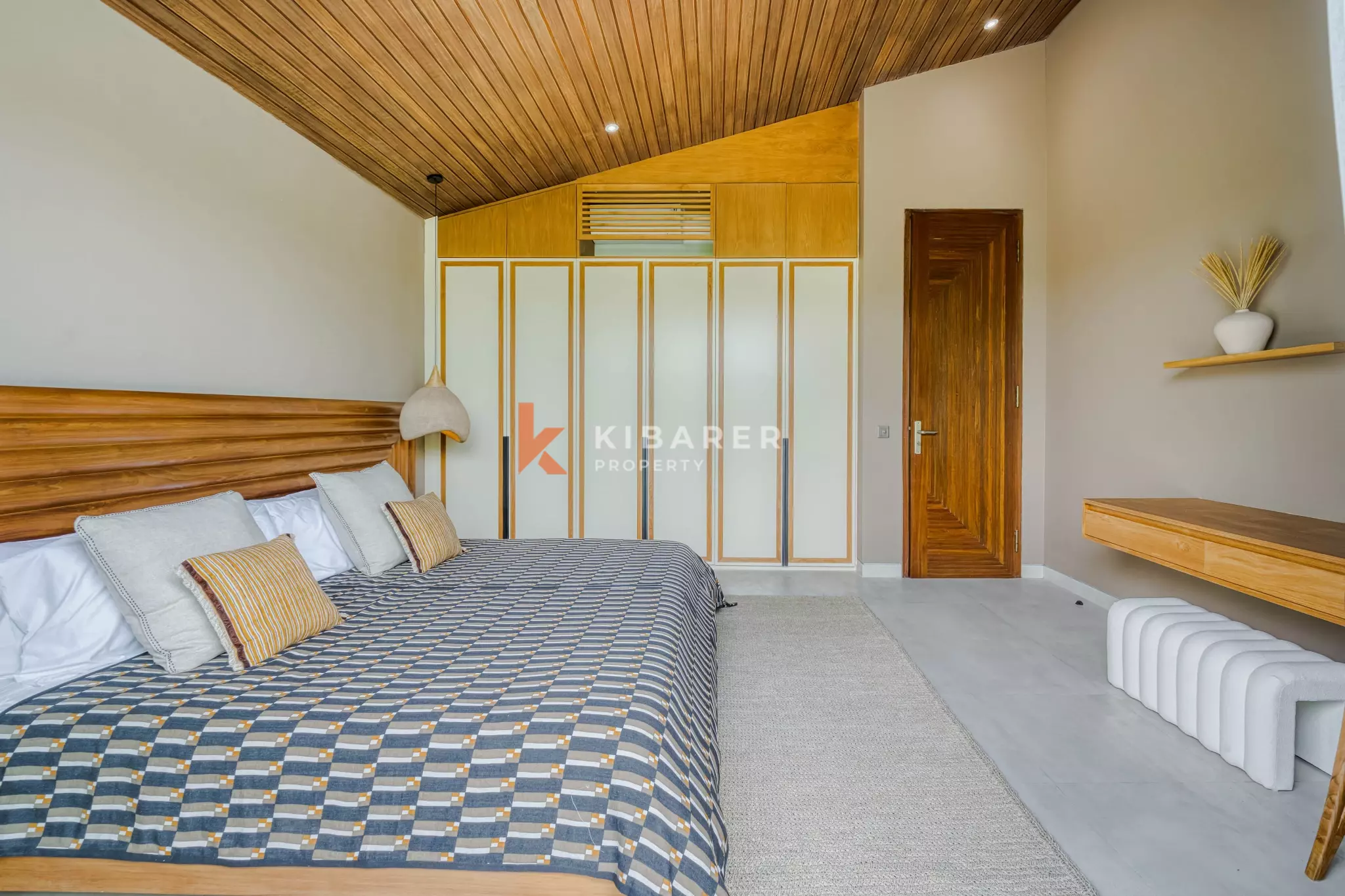 Private Oasis Four Bedroom plus Office room in Umalas