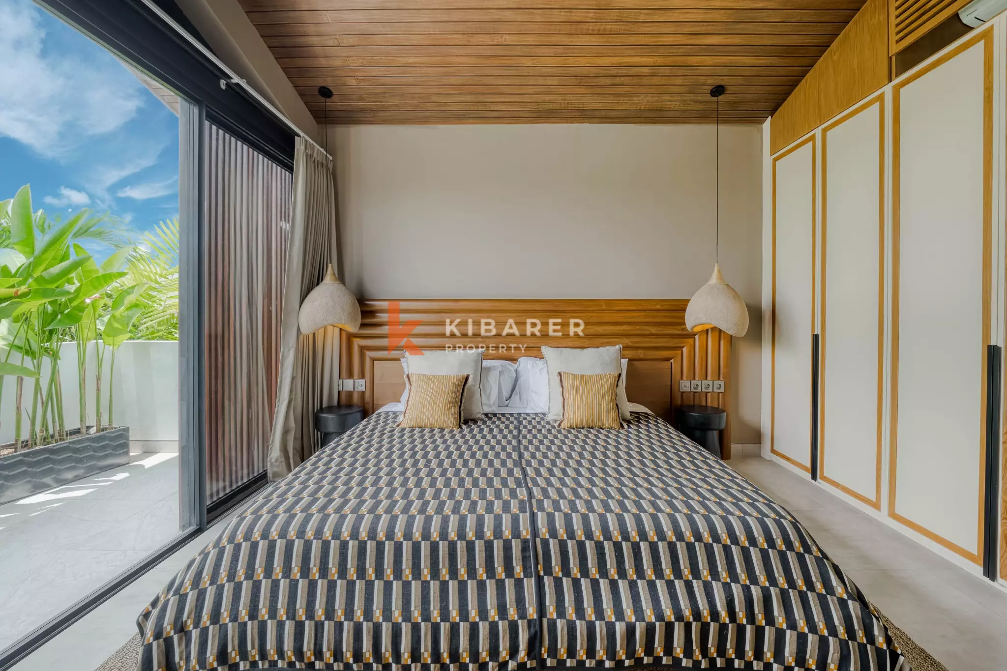 Private Oasis Four Bedroom plus Office room in Umalas