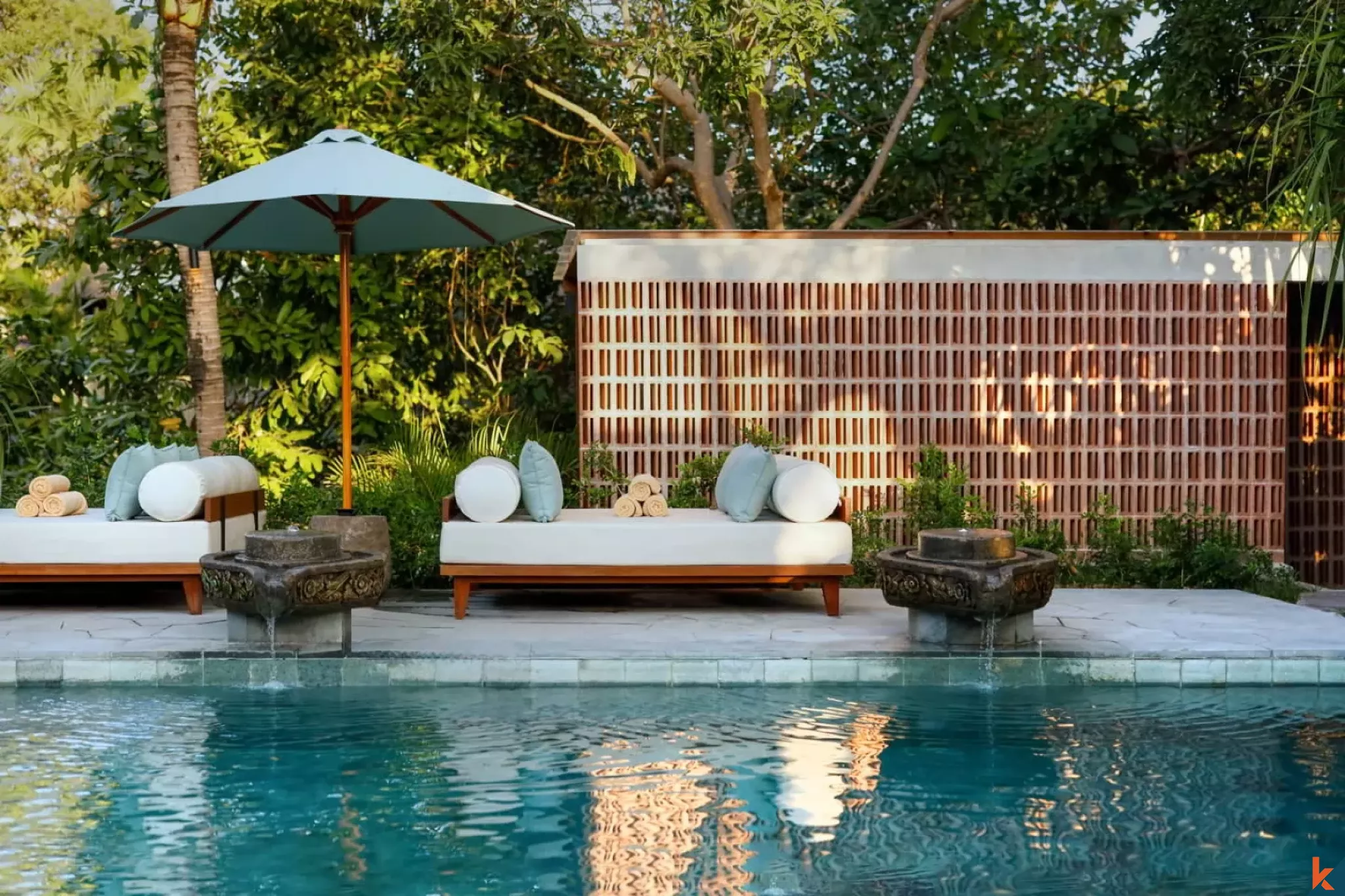 Penginapan Mewah dengan 7 Kamar Tidur dan Pemandangan Sungai yang Menakjubkan, Terletak di Pusat Pererenan