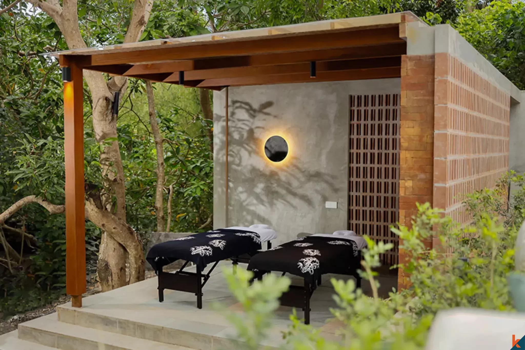 Penginapan Mewah dengan 7 Kamar Tidur dan Pemandangan Sungai yang Menakjubkan, Terletak di Pusat Pererenan