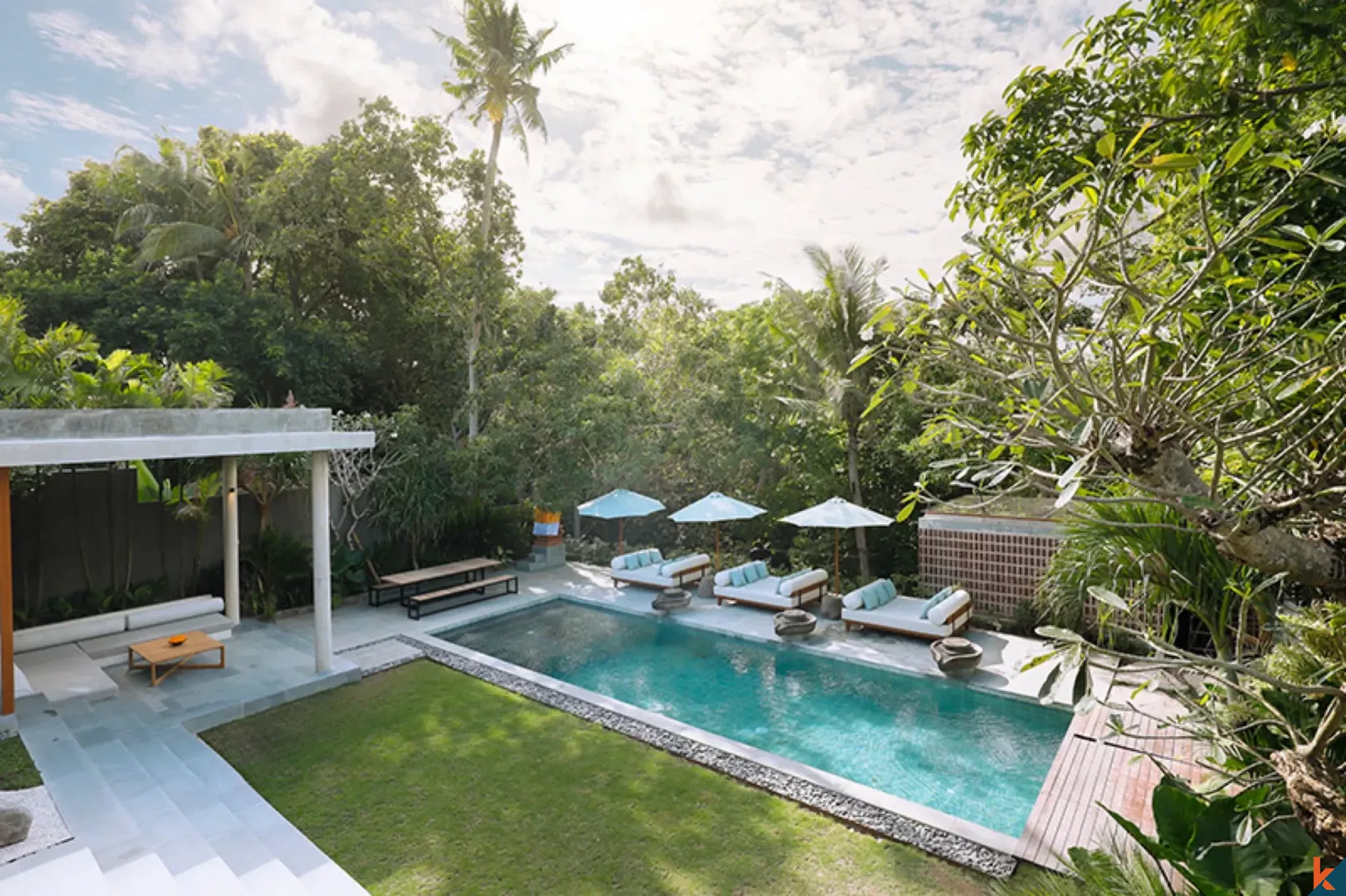 Penginapan Mewah dengan 7 Kamar Tidur dan Pemandangan Sungai yang Menakjubkan, Terletak di Pusat Pererenan