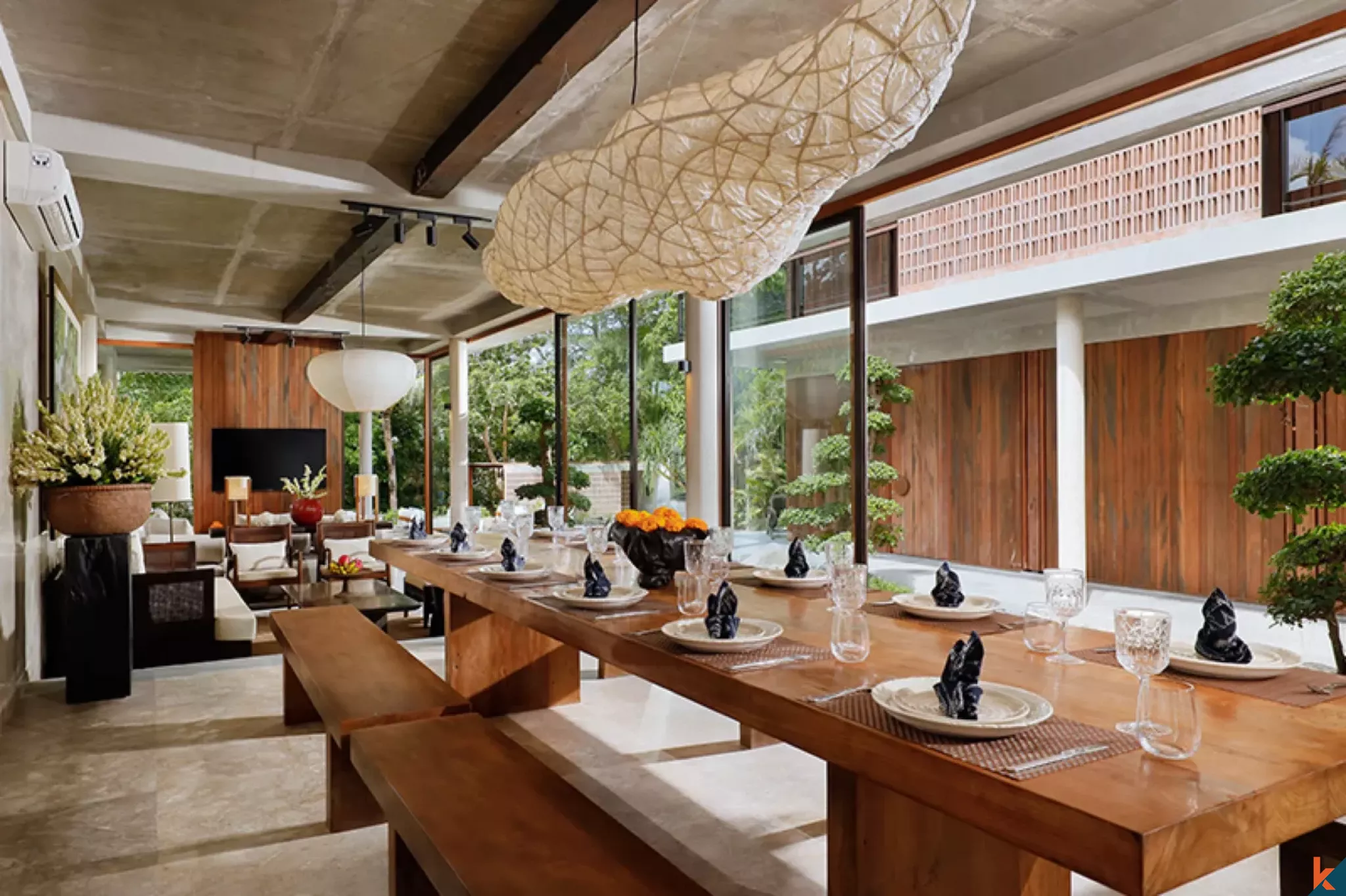 Penginapan Mewah dengan 7 Kamar Tidur dan Pemandangan Sungai yang Menakjubkan, Terletak di Pusat Pererenan