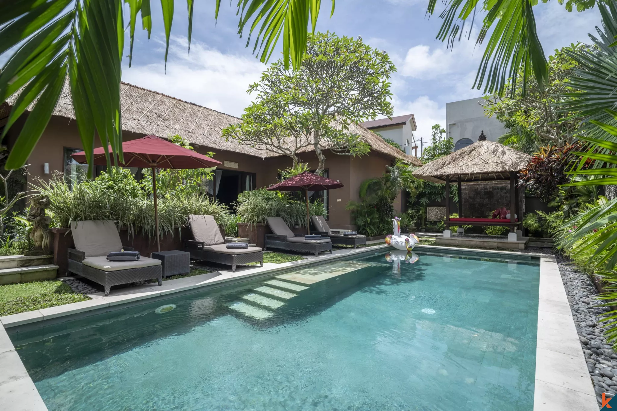 Vila Tropis 3 Kamar Tidur yang Tenang dengan Kolam Renang Pribadi di Pusat Pererenan