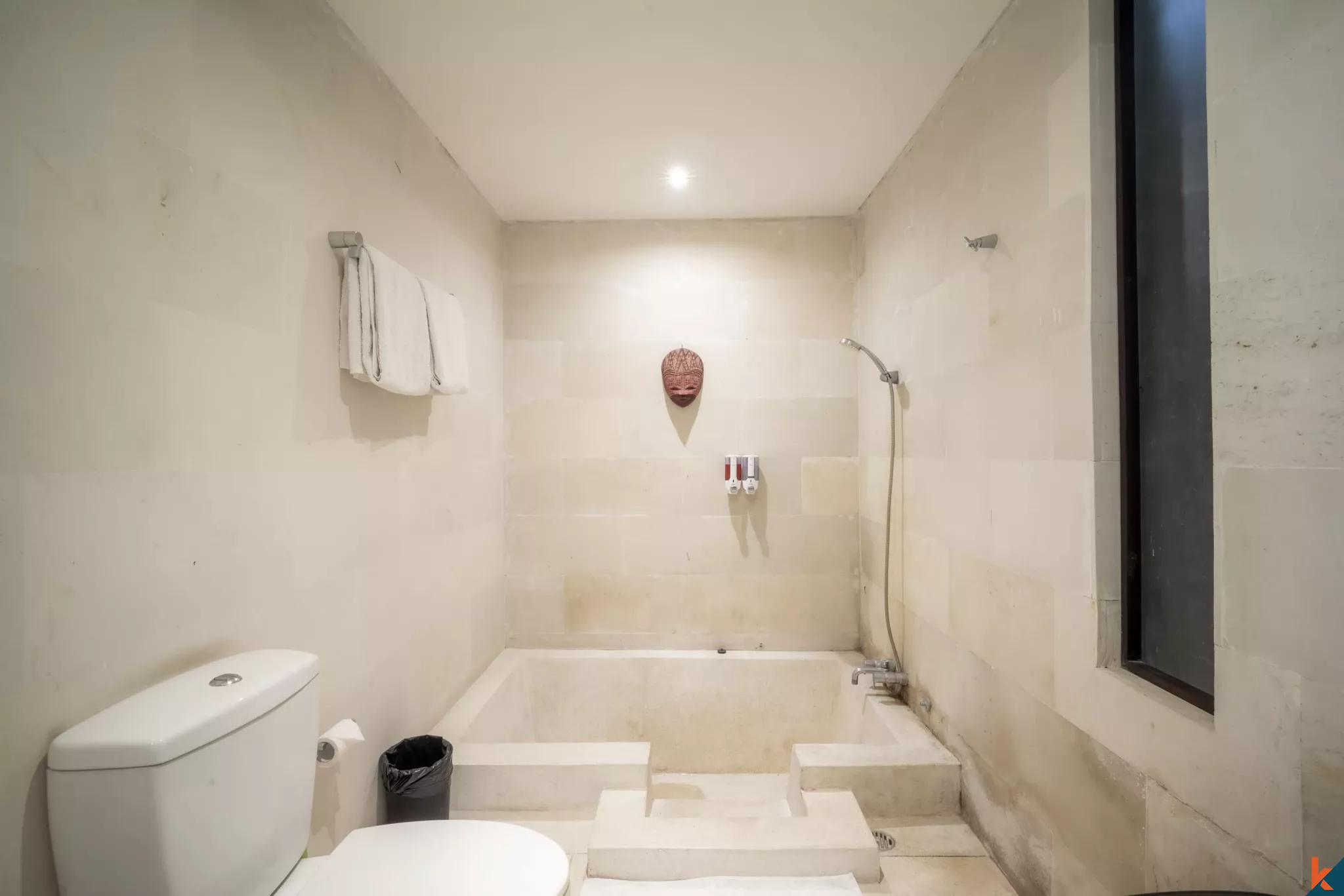 Vila Tropis 3 Kamar Tidur yang Tenang dengan Kolam Renang Pribadi di Pusat Pererenan