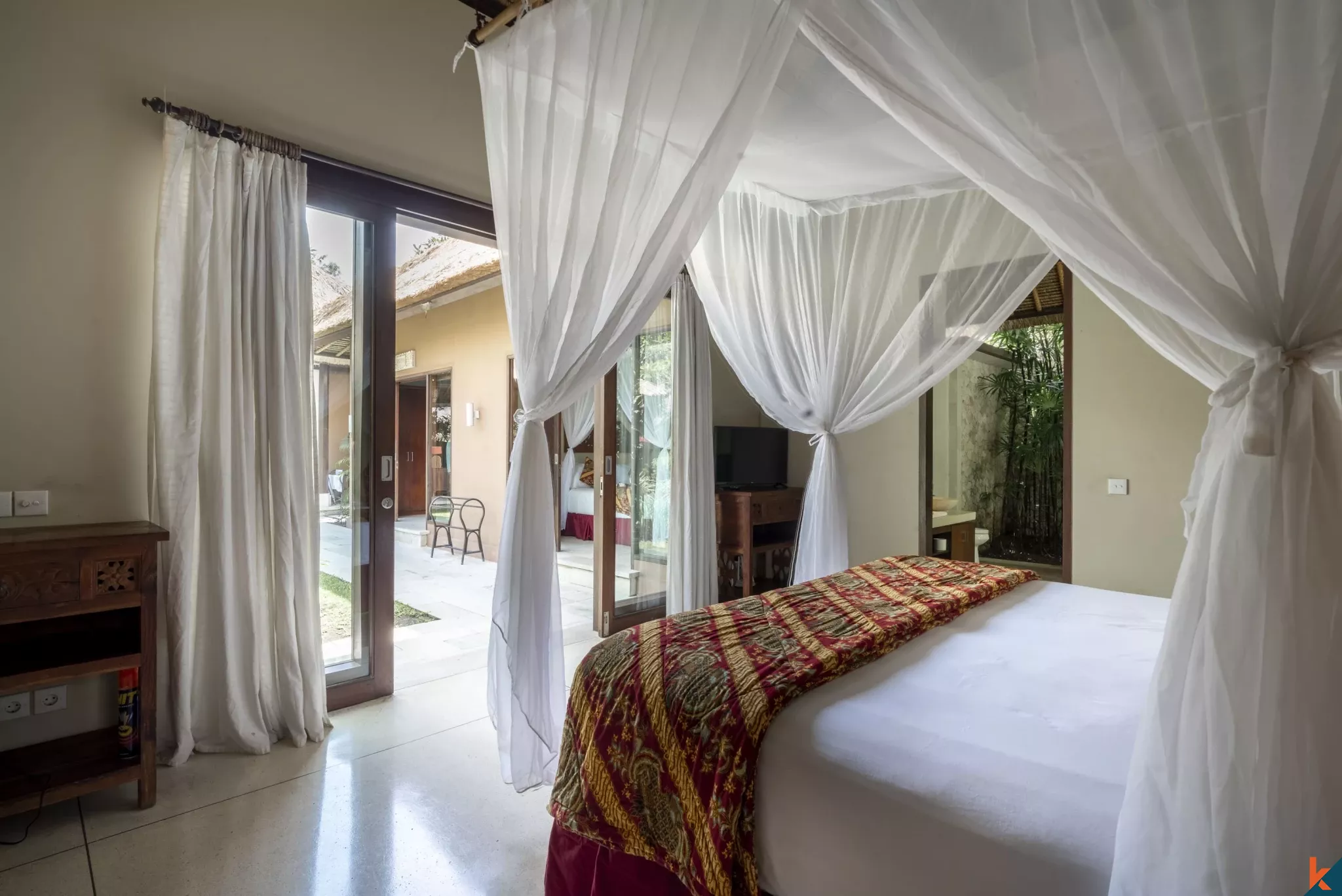 Vila Tropis 3 Kamar Tidur yang Tenang dengan Kolam Renang Pribadi di Pusat Pererenan