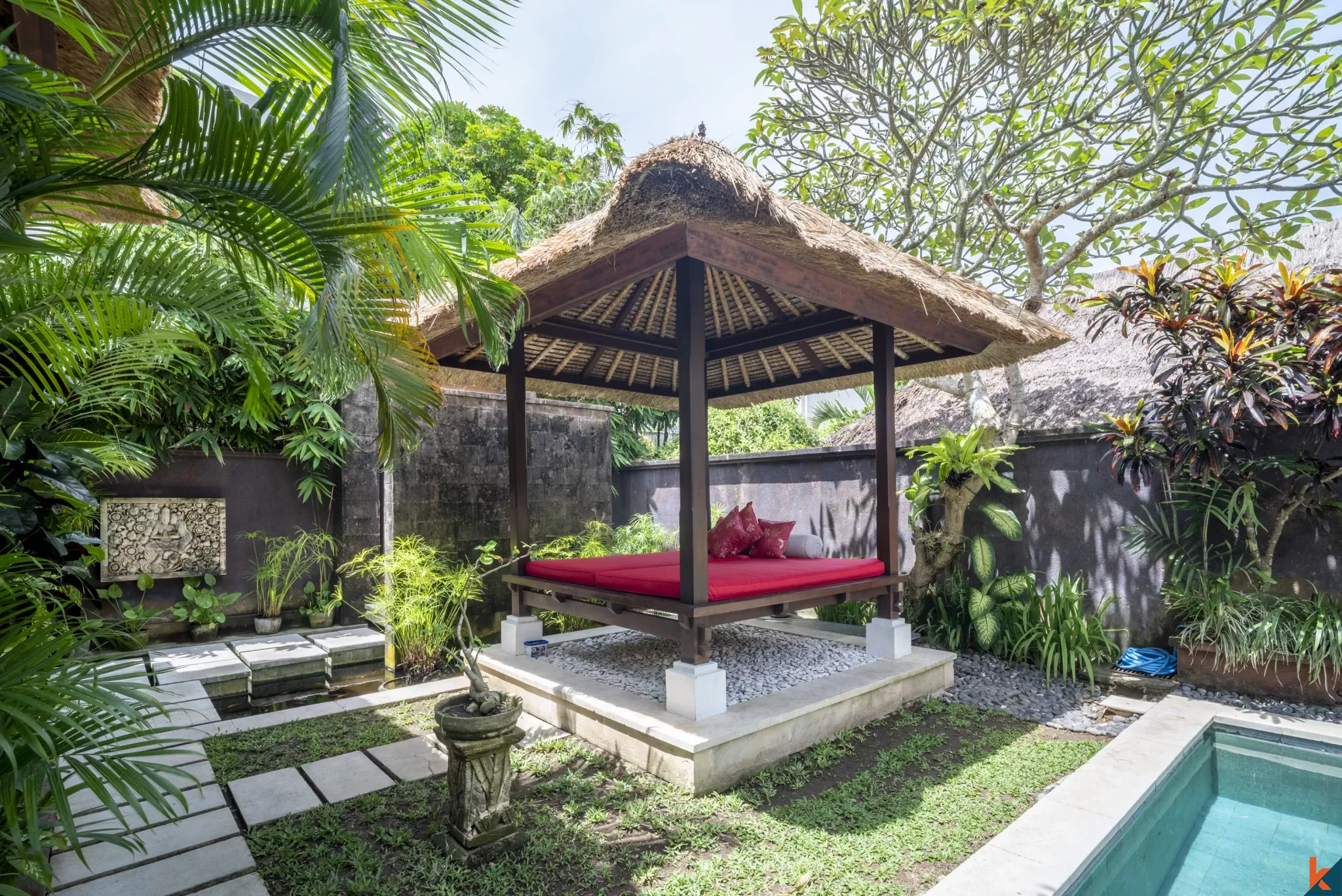 Vila Tropis 3 Kamar Tidur yang Tenang dengan Kolam Renang Pribadi di Pusat Pererenan