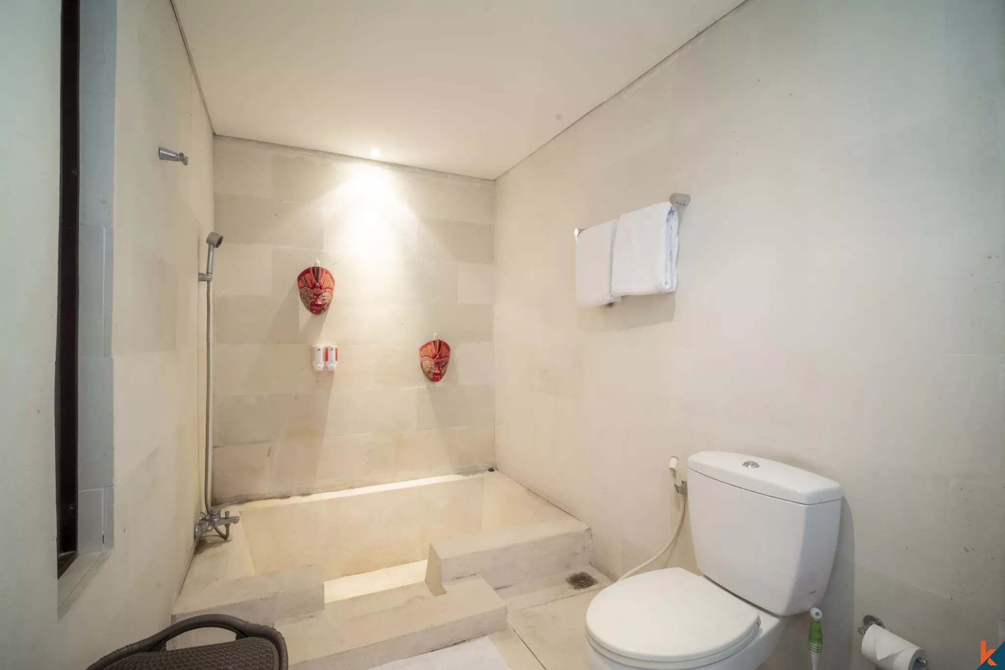 Vila Tropis 3 Kamar Tidur yang Tenang dengan Kolam Renang Pribadi di Pusat Pererenan