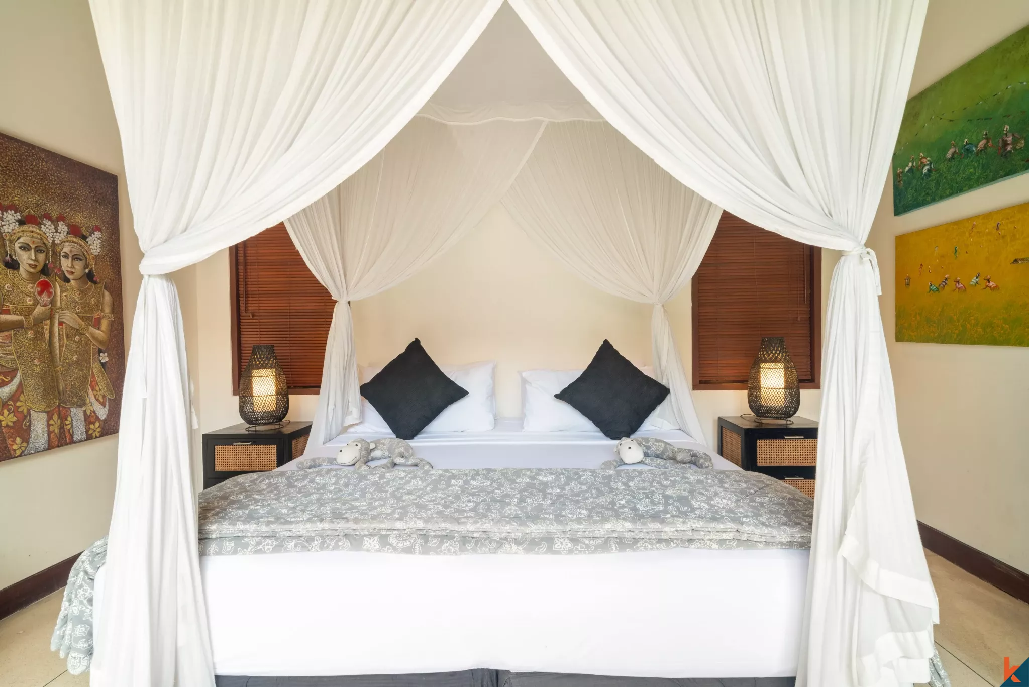 Oasis Tropis 2 Kamar Tidur dengan Kolam Renang Pribadi di Pusat Pererenan