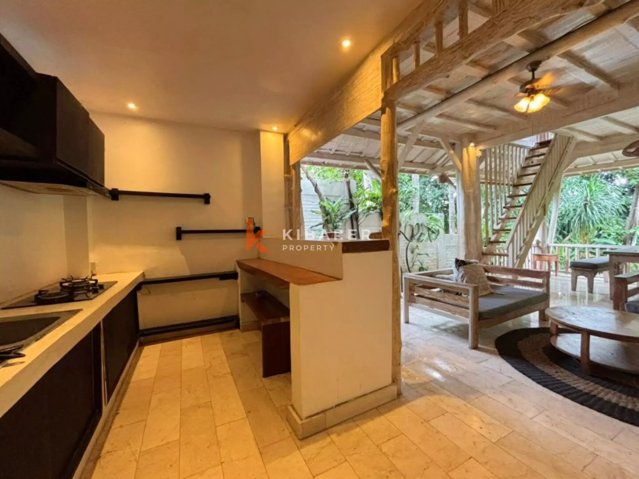 The Wooden Surfhouse - Vila Tiga Kamar Tidur Dekat Pantai Pererenan