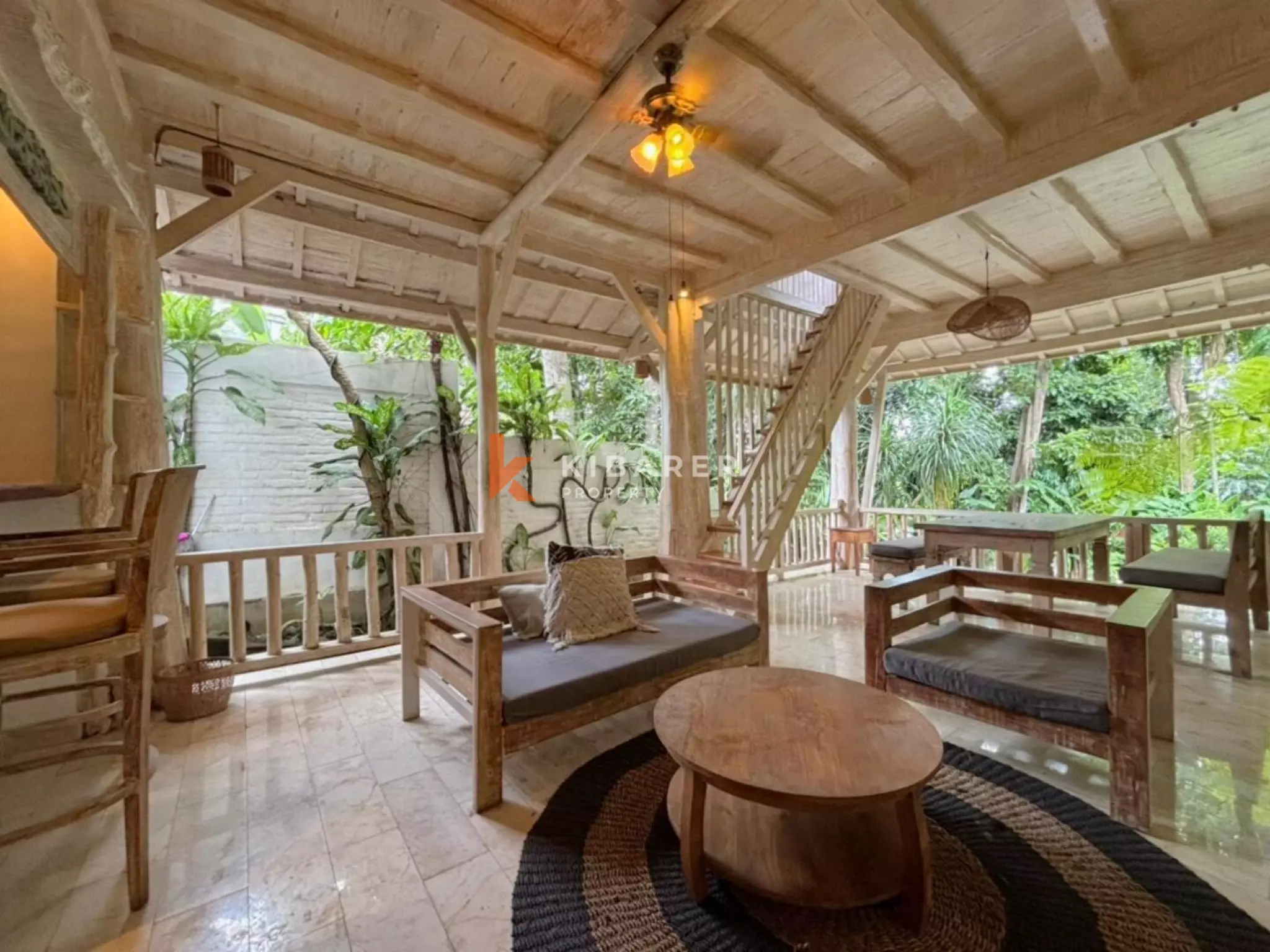 The Wooden Surfhouse - Vila Tiga Kamar Tidur Dekat Pantai Pererenan