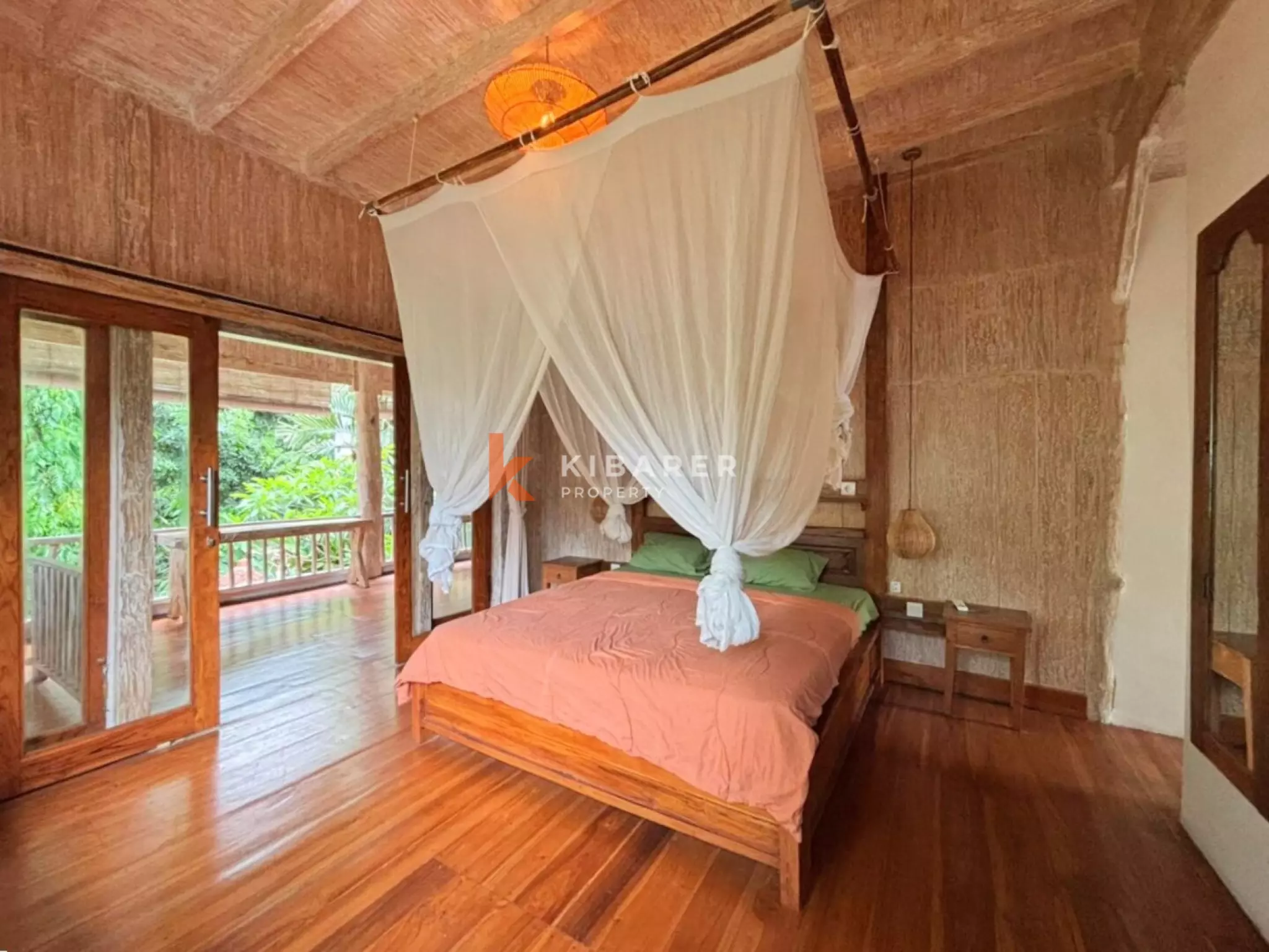 The Wooden Surfhouse - Vila Tiga Kamar Tidur Dekat Pantai Pererenan