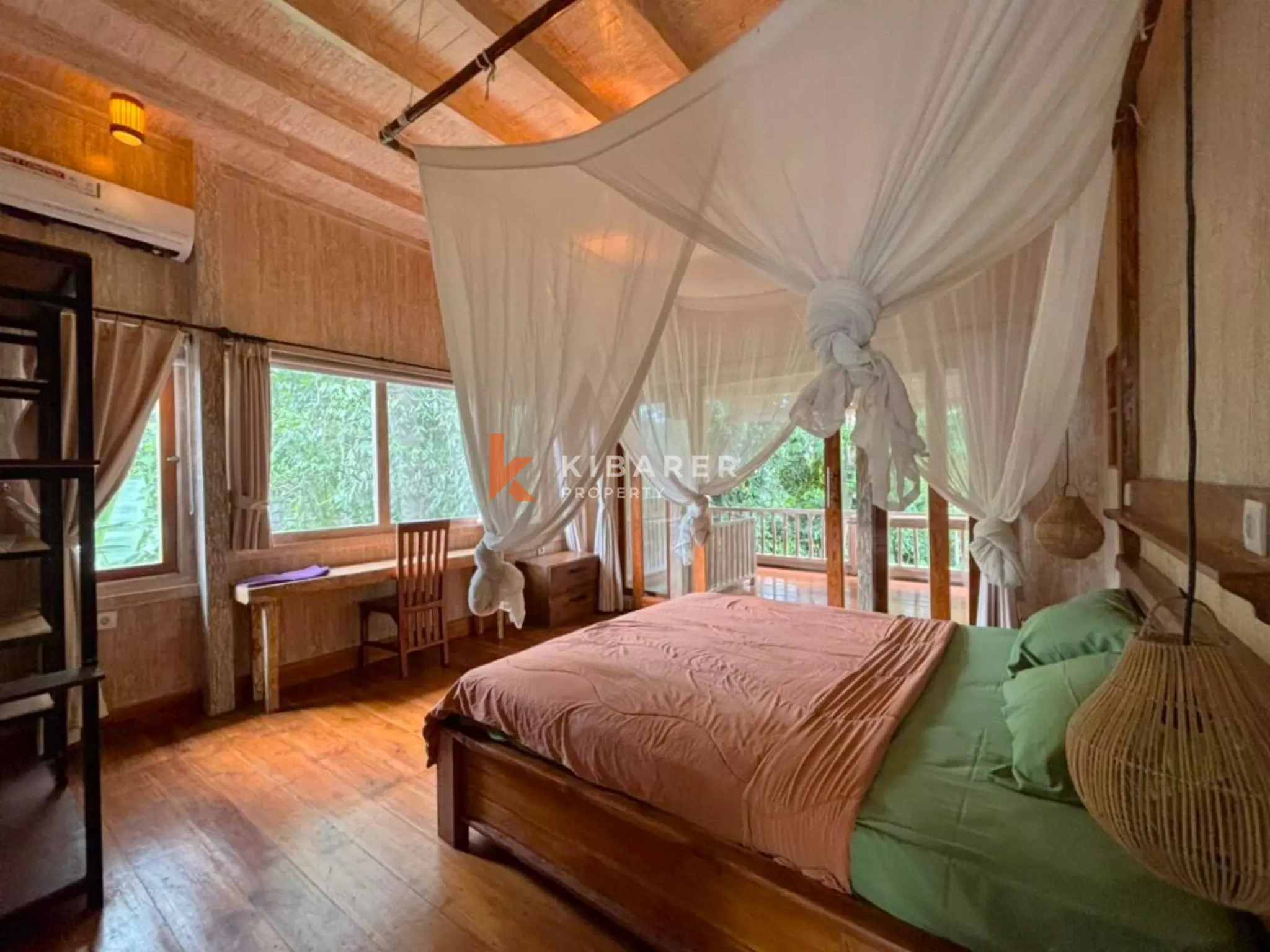 The Wooden Surfhouse - Vila Tiga Kamar Tidur Dekat Pantai Pererenan