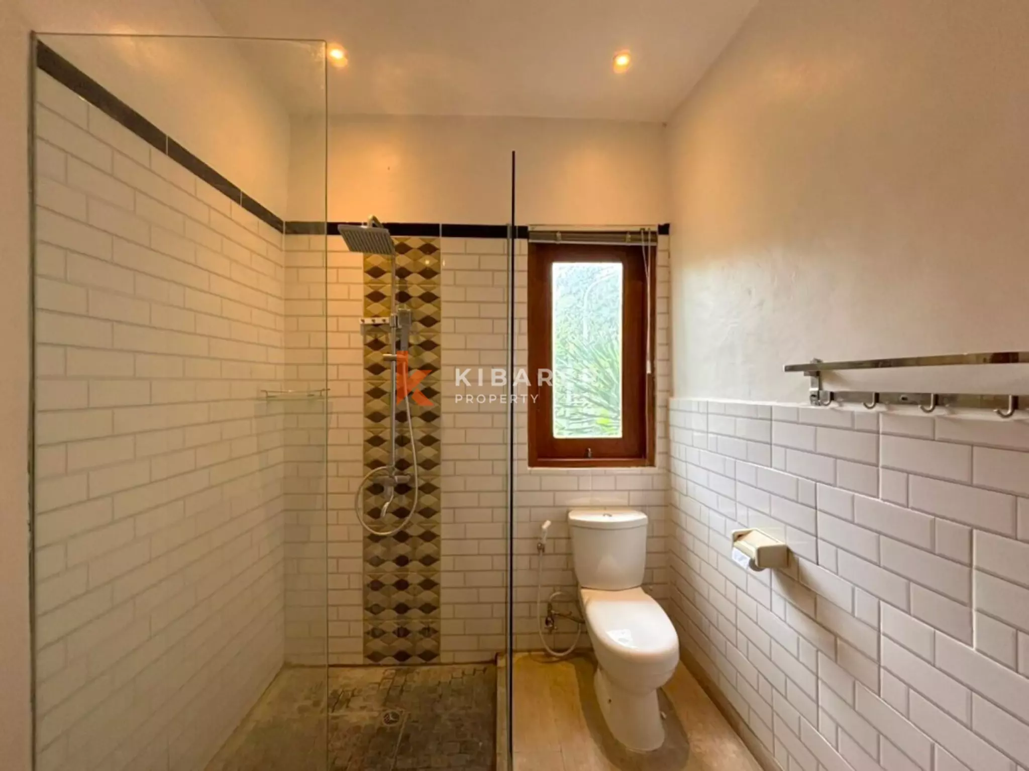 The Wooden Surfhouse - Vila Tiga Kamar Tidur Dekat Pantai Pererenan