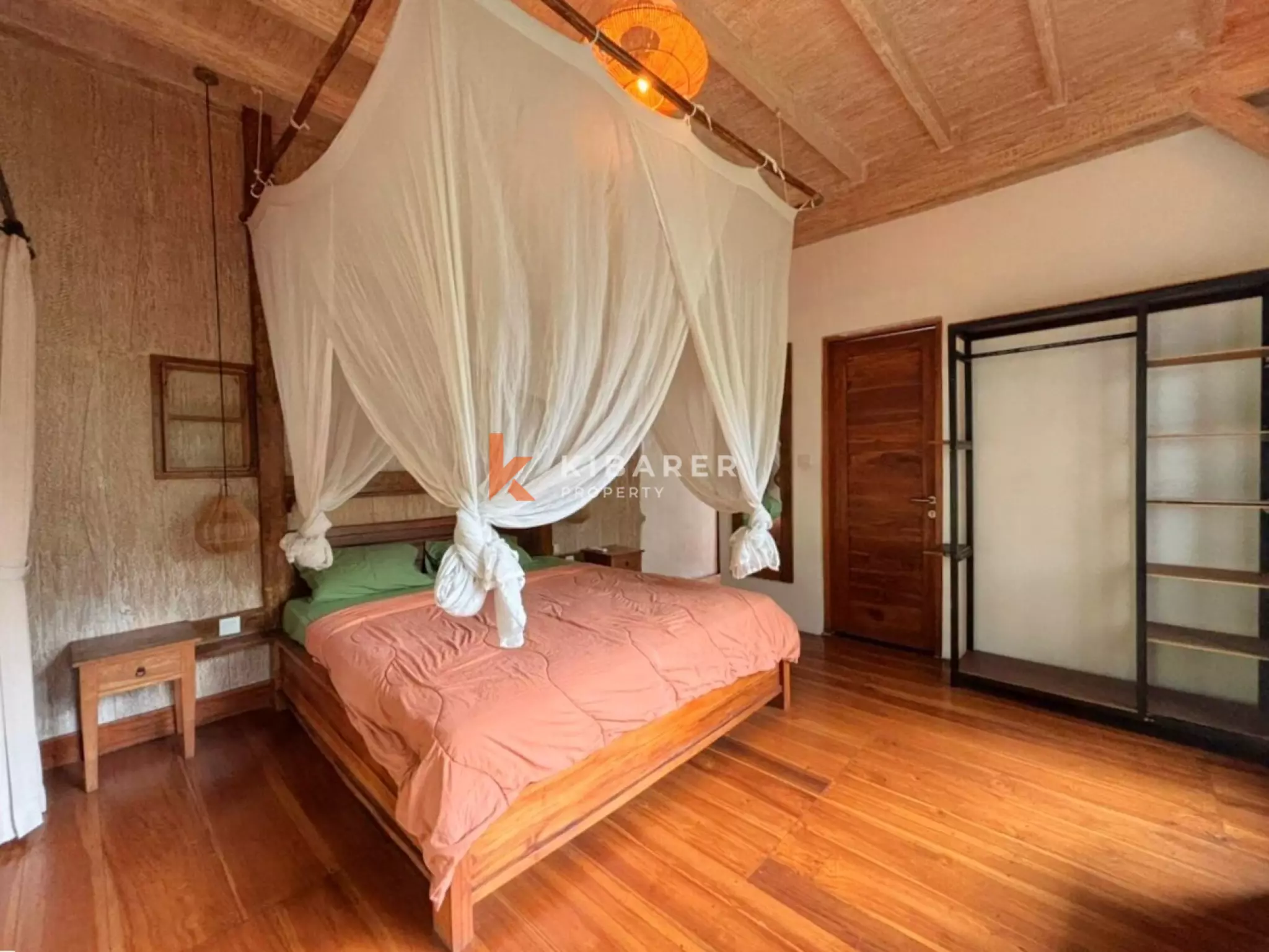 The Wooden Surfhouse - Vila Tiga Kamar Tidur Dekat Pantai Pererenan