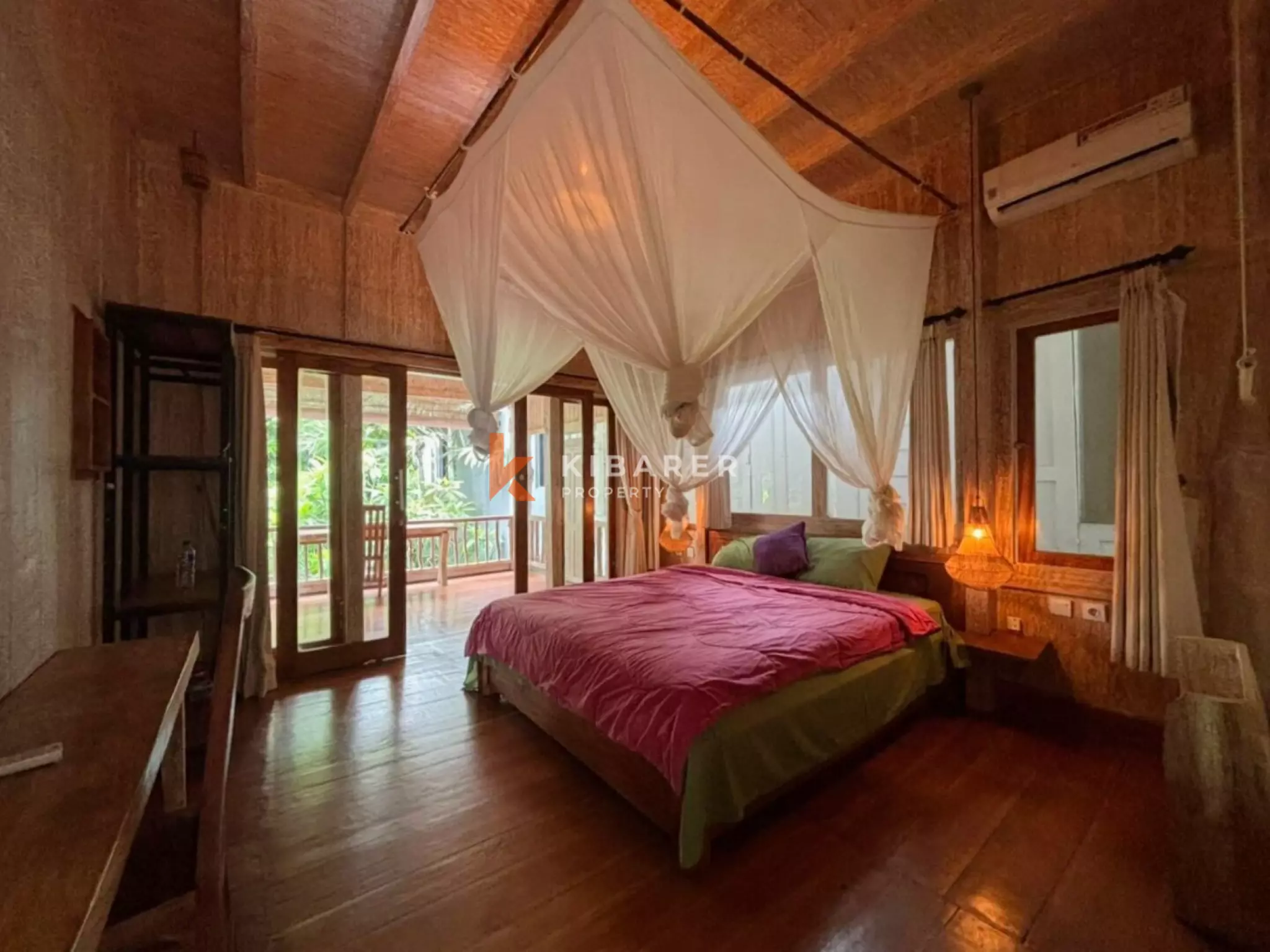 The Wooden Surfhouse - Vila Tiga Kamar Tidur Dekat Pantai Pererenan