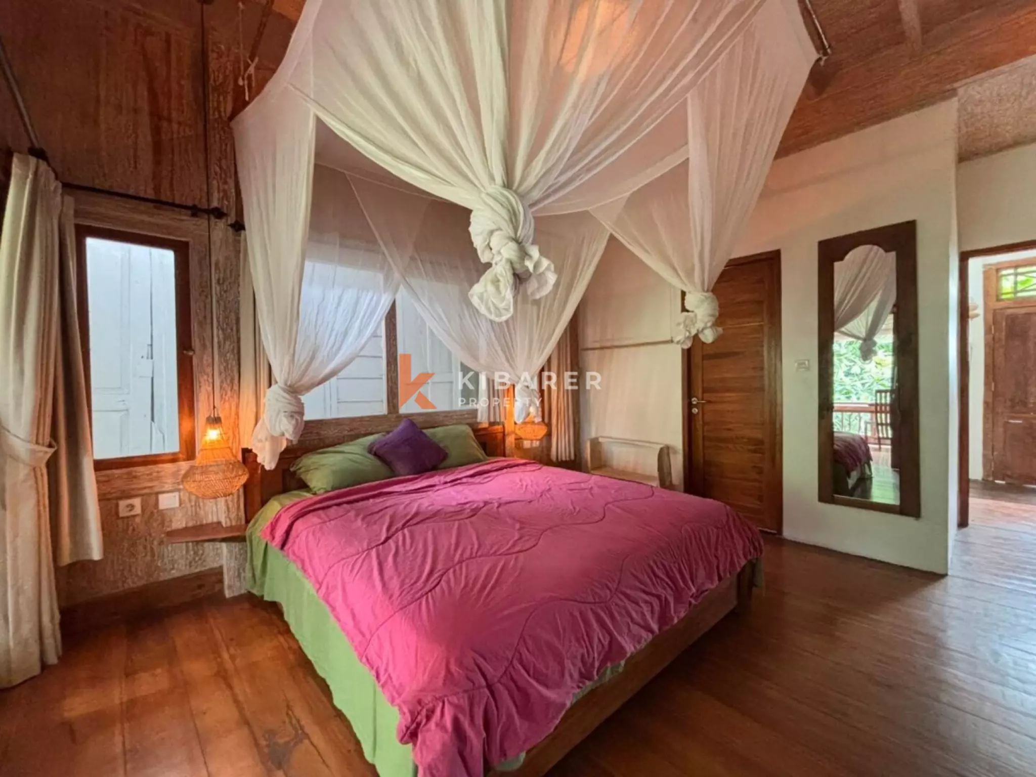 The Wooden Surfhouse - Vila Tiga Kamar Tidur Dekat Pantai Pererenan