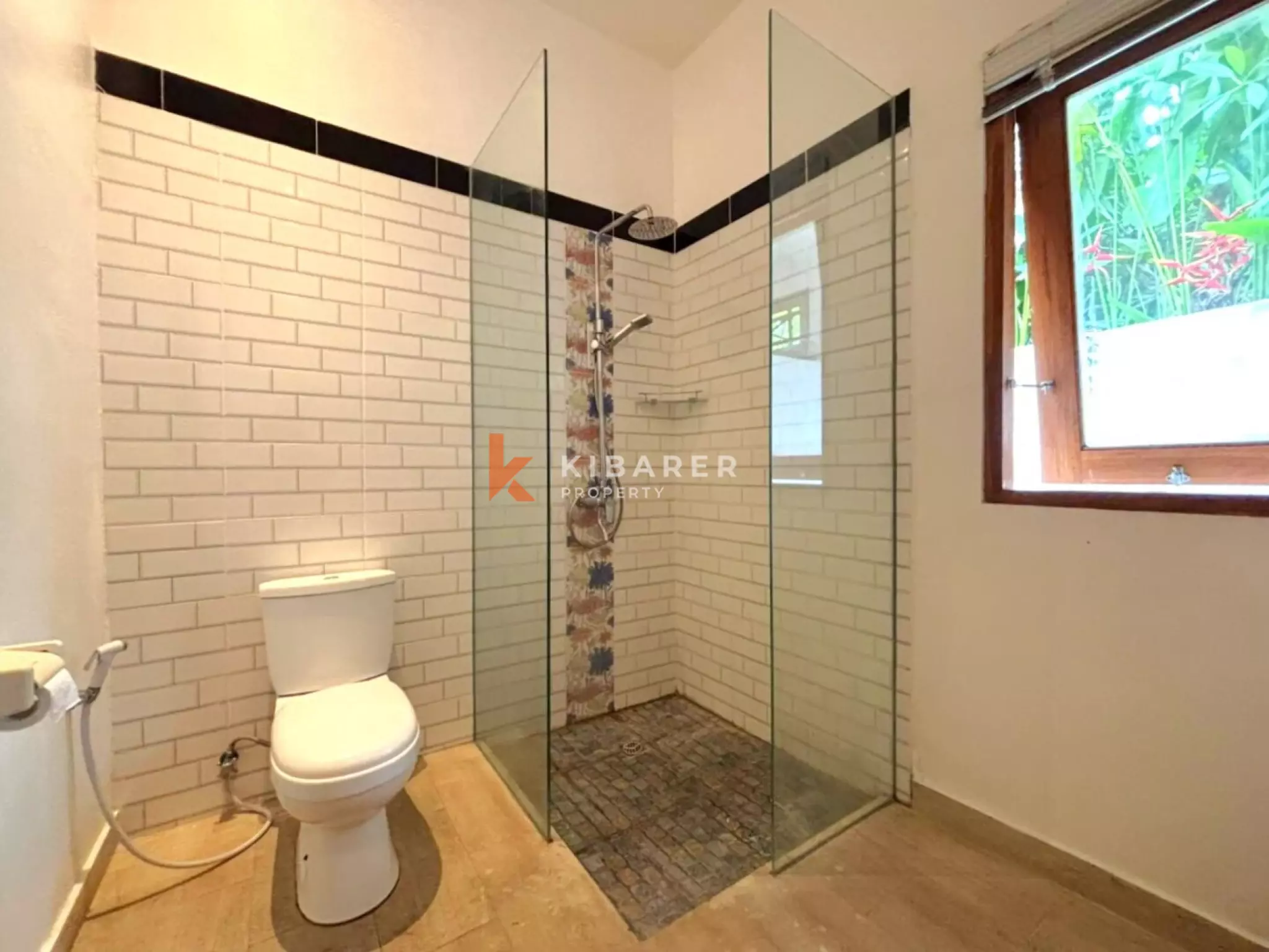 The Wooden Surfhouse - Vila Tiga Kamar Tidur Dekat Pantai Pererenan