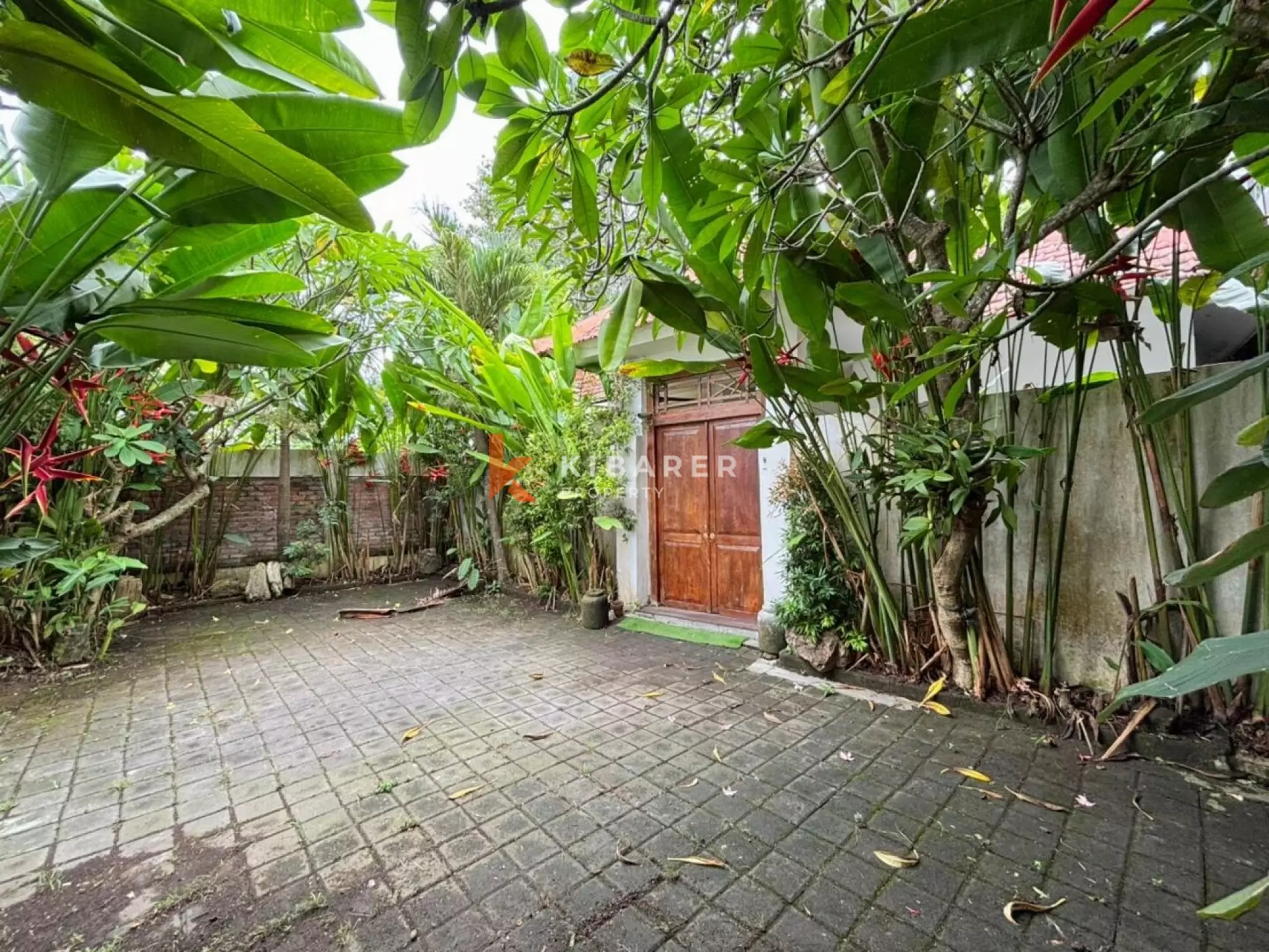 The Wooden Surfhouse - Vila Tiga Kamar Tidur Dekat Pantai Pererenan