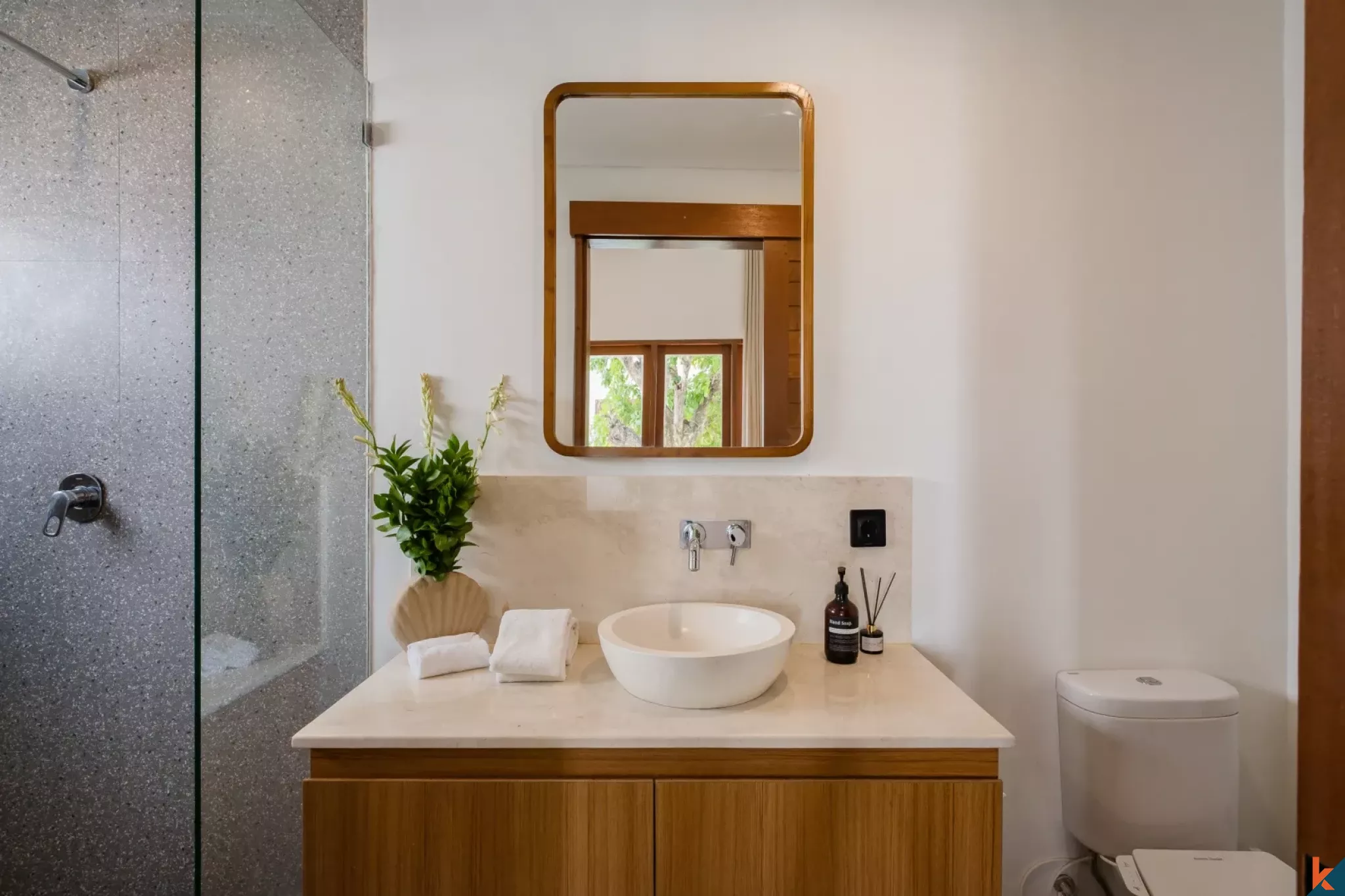 Élégantes villas tropicales de trois chambres à Bingin avec une vue imprenable sur l'océan et les collines