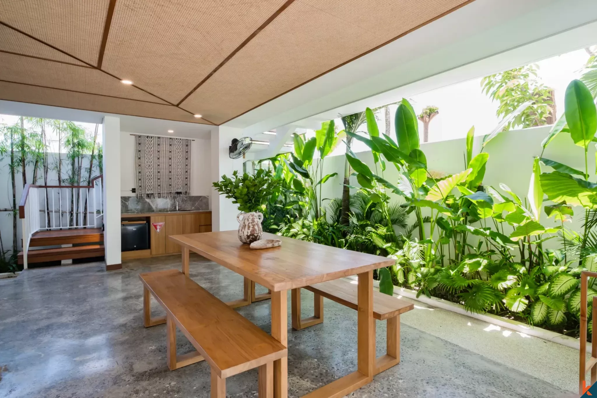 Élégantes villas tropicales de trois chambres à Bingin avec une vue imprenable sur l'océan et les collines