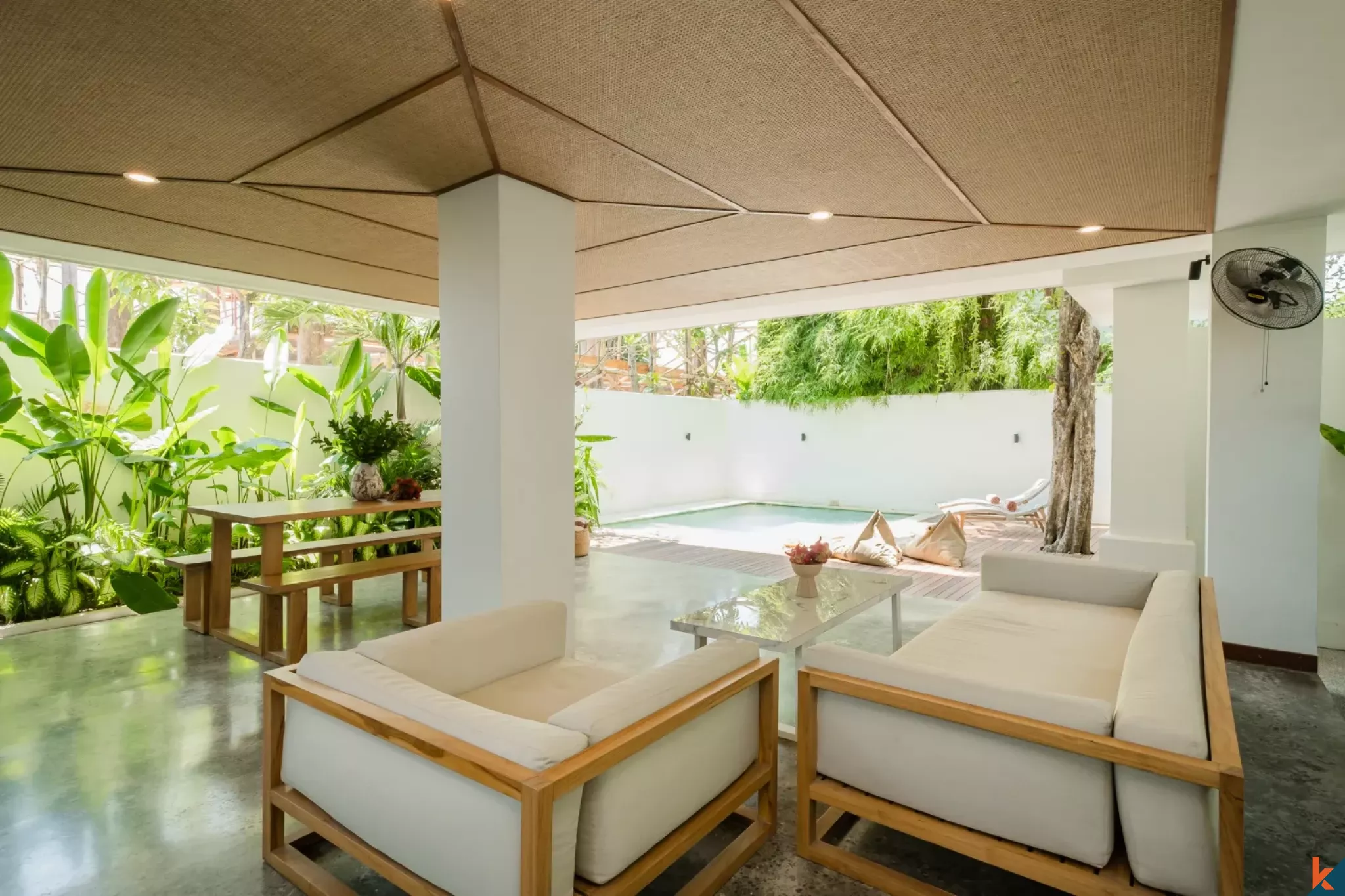 Élégantes villas tropicales de trois chambres à Bingin avec une vue imprenable sur l'océan et les collines