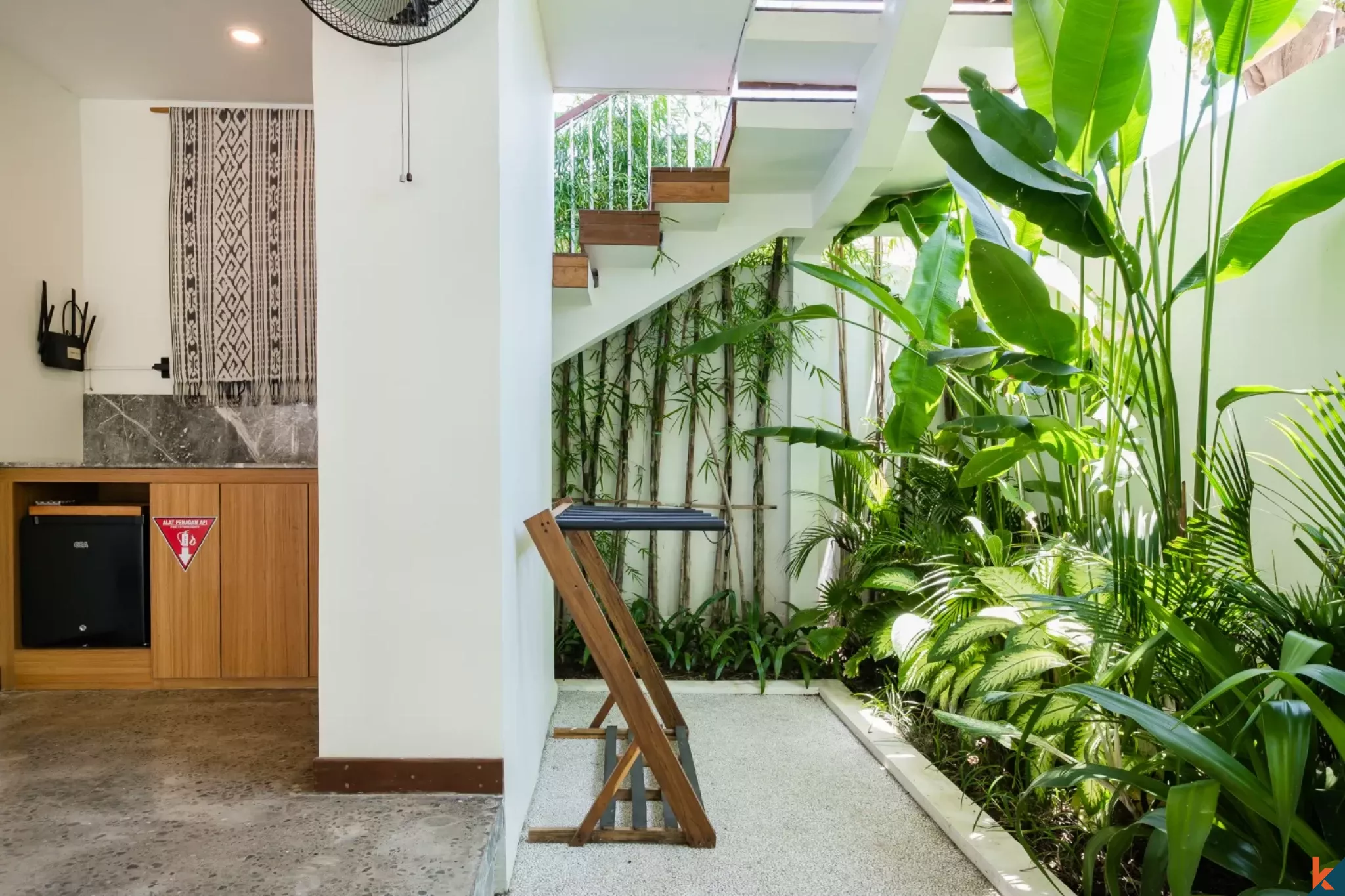 Élégantes villas tropicales de trois chambres à Bingin avec une vue imprenable sur l'océan et les collines