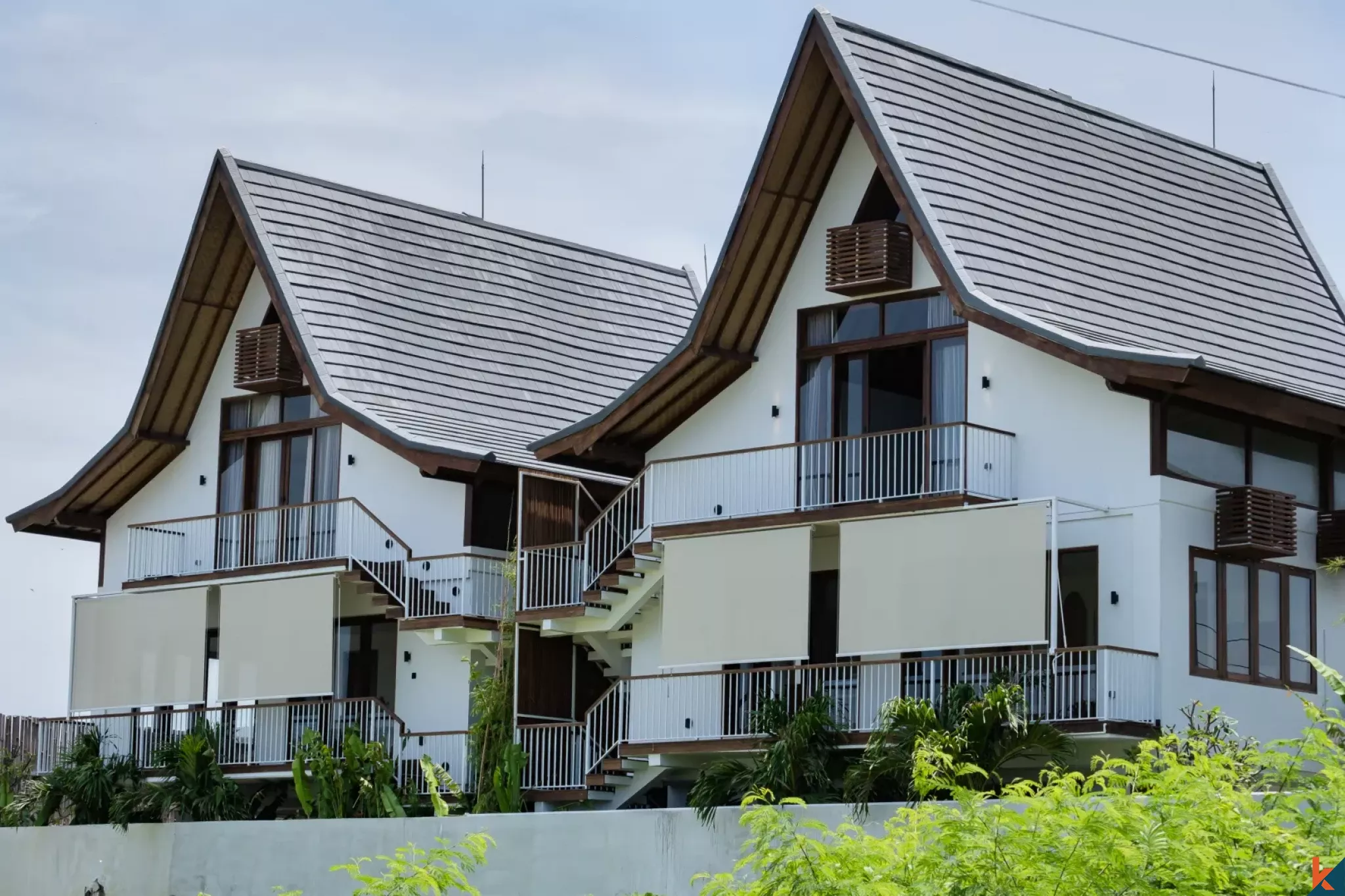 Élégantes villas tropicales de trois chambres à Bingin avec une vue imprenable sur l'océan et les collines