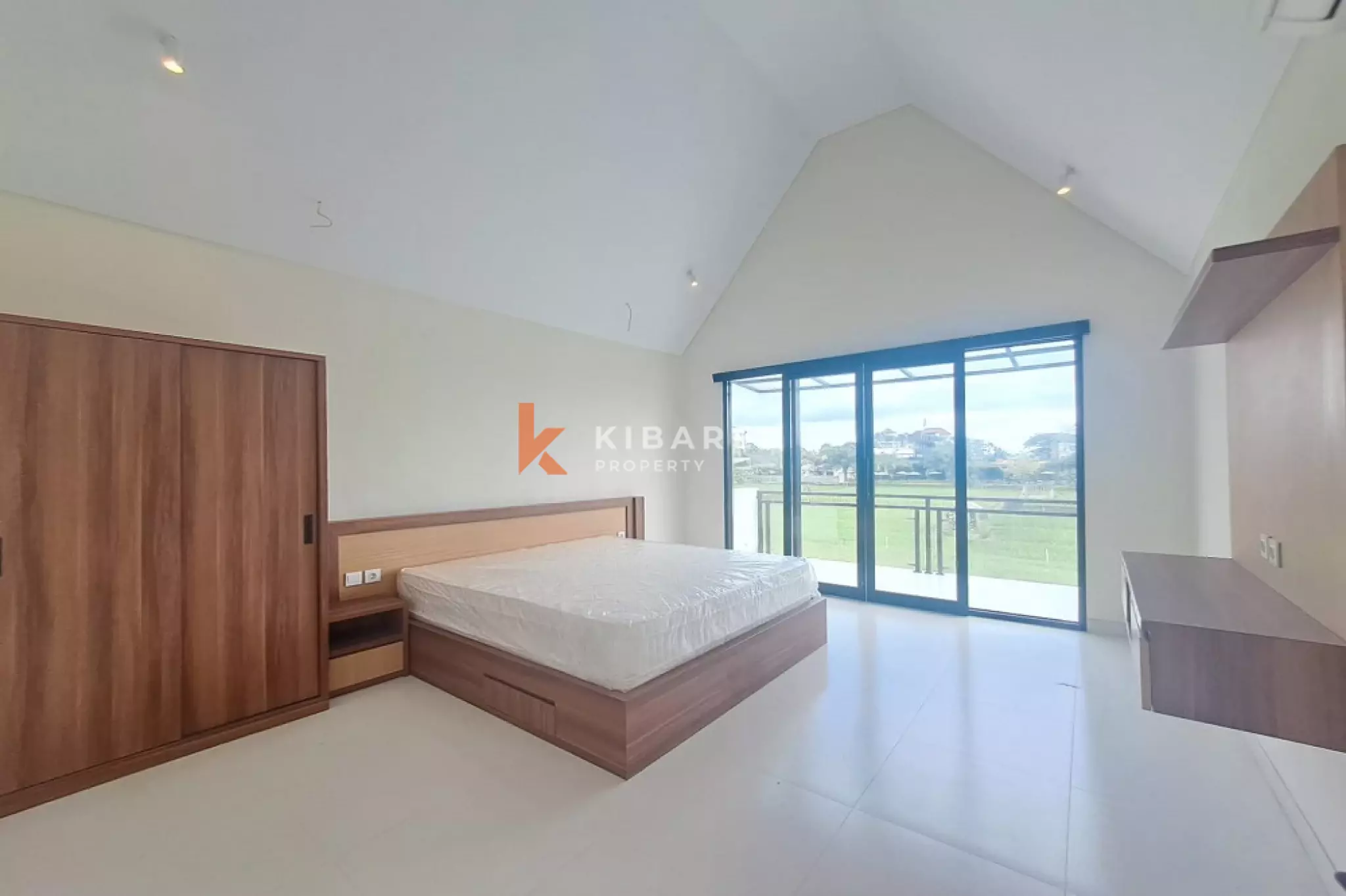 Villa minimaliste de deux chambres avec espace de vie ouvert dans le centre d'Umalas