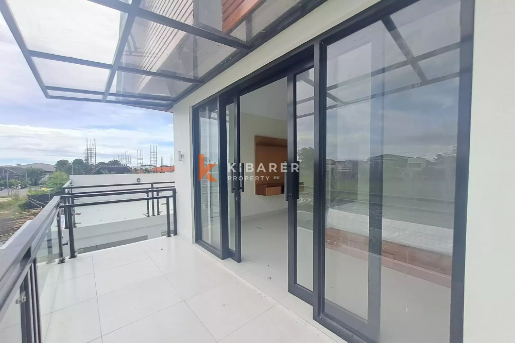 Villa minimaliste de deux chambres avec espace de vie ouvert dans le centre d'Umalas