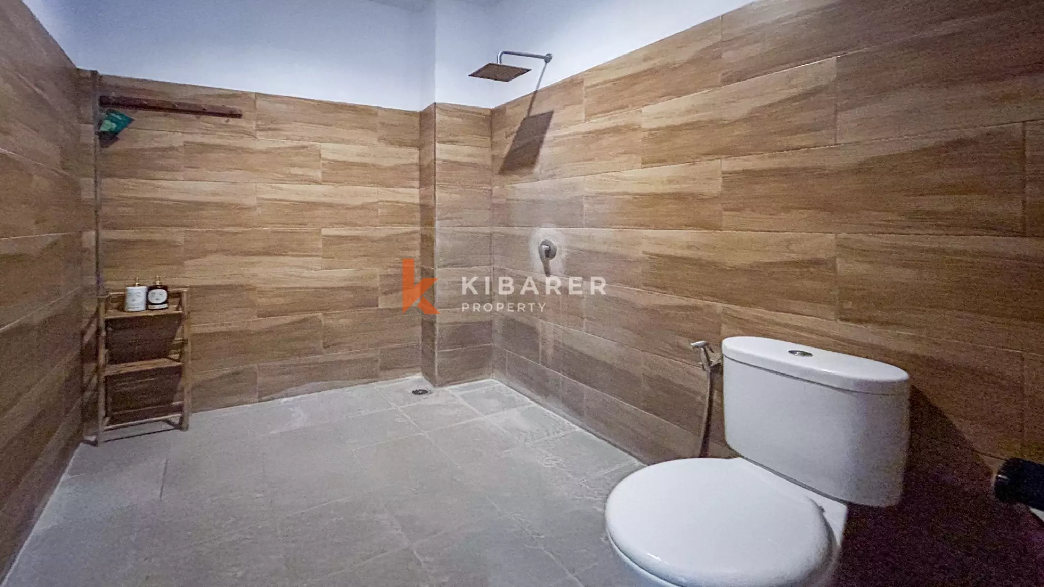 Charmante maison d'hôtes de cinq chambres avec piscine et espace de vie ouvert au cœur de Berawa