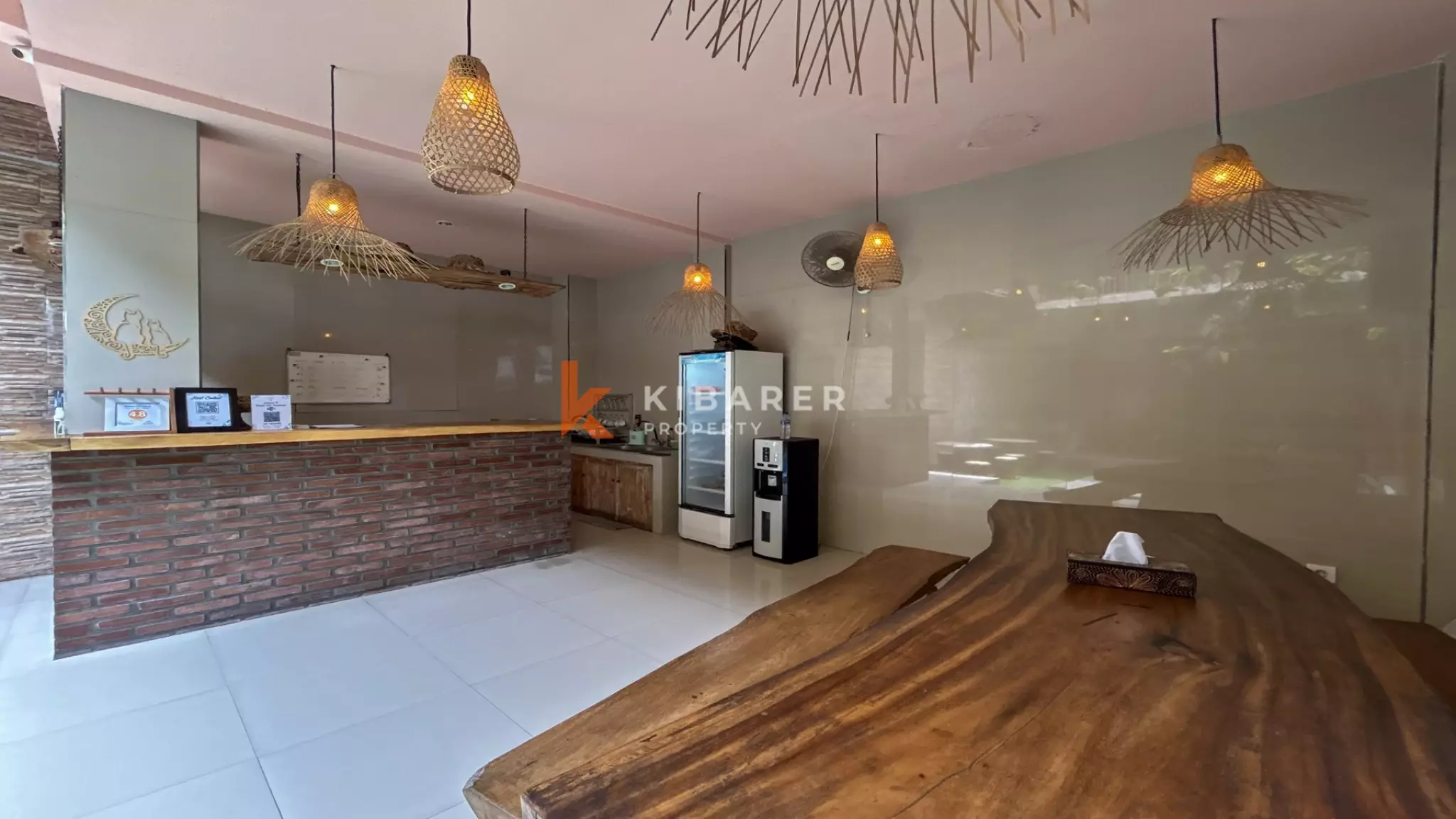 Charmante maison d'hôtes de cinq chambres avec piscine et espace de vie ouvert au cœur de Berawa