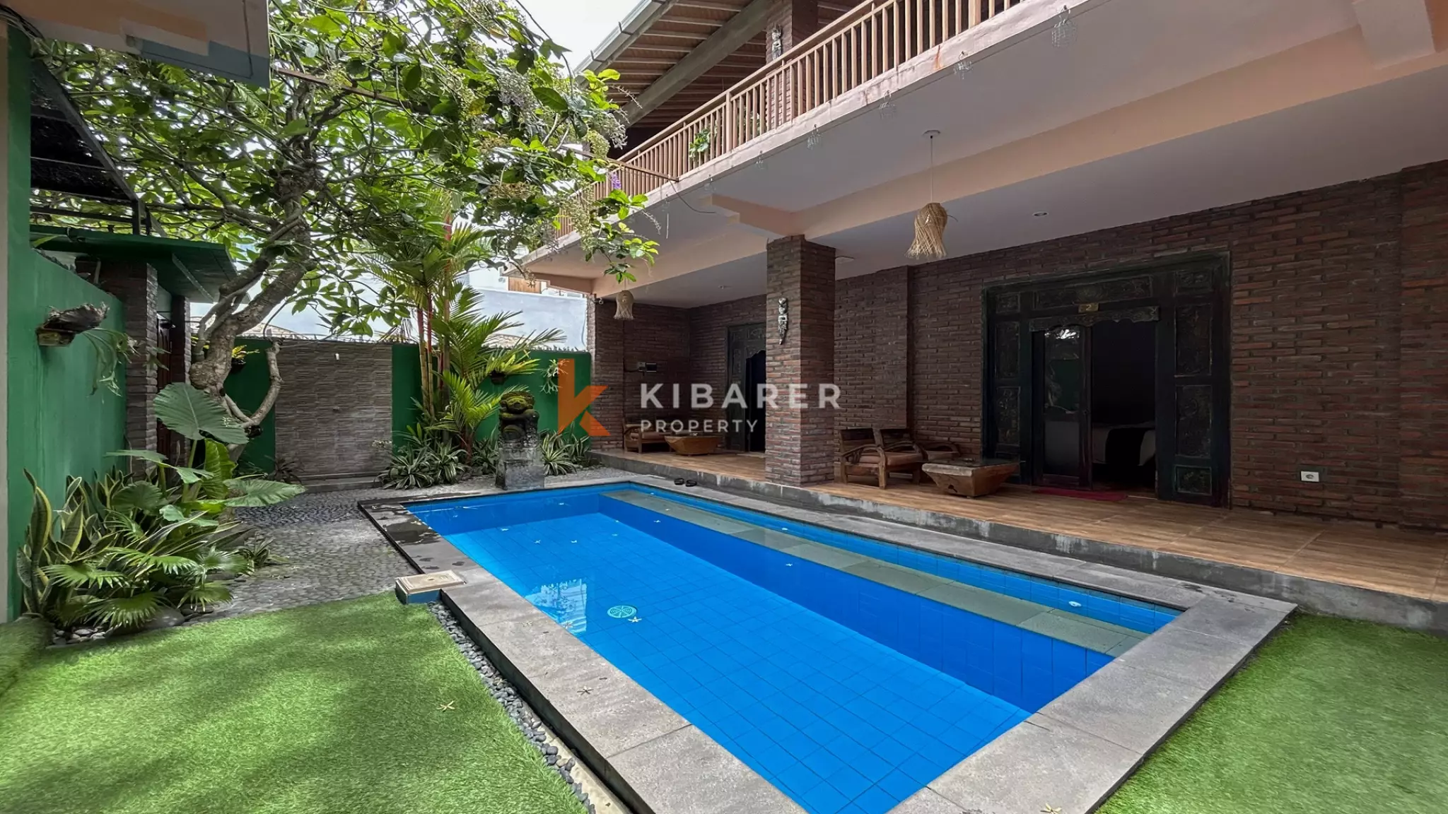 Charmante maison d'hôtes de cinq chambres avec piscine et espace de vie ouvert au cœur de Berawa