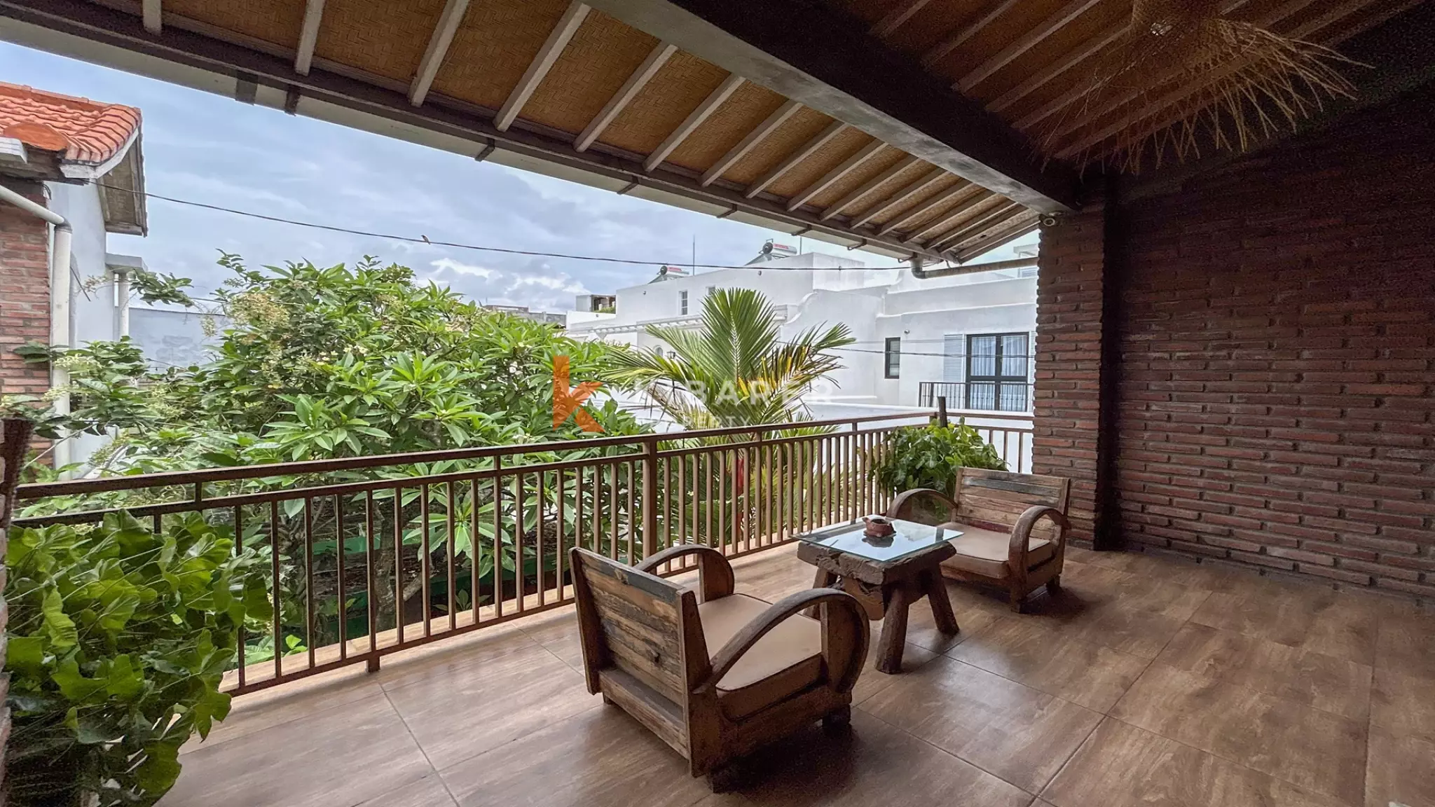 Charmante maison d'hôtes de cinq chambres avec piscine et espace de vie ouvert au cœur de Berawa