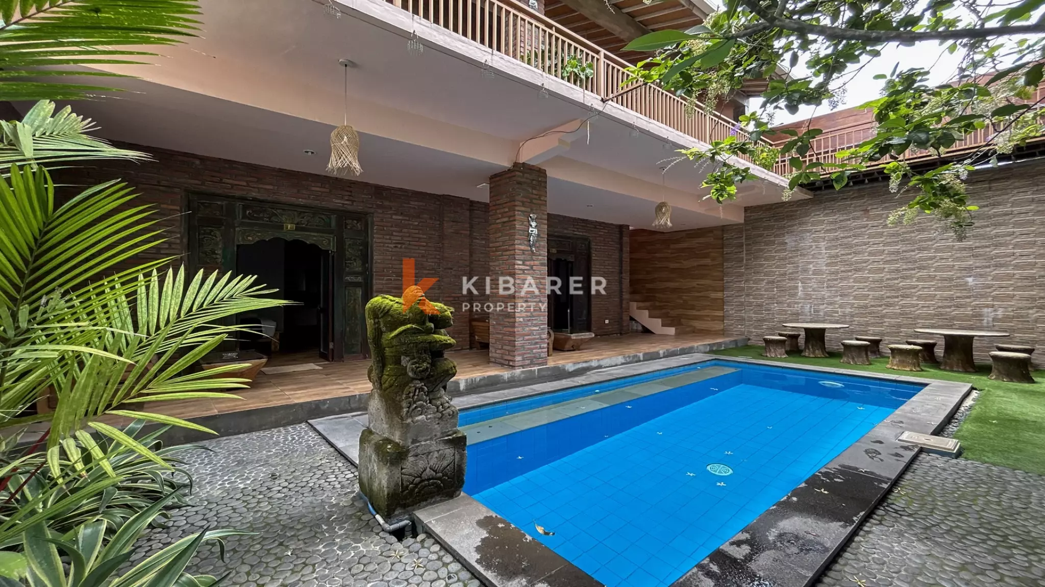 Charmante maison d'hôtes de cinq chambres avec piscine et espace de vie ouvert au cœur de Berawa