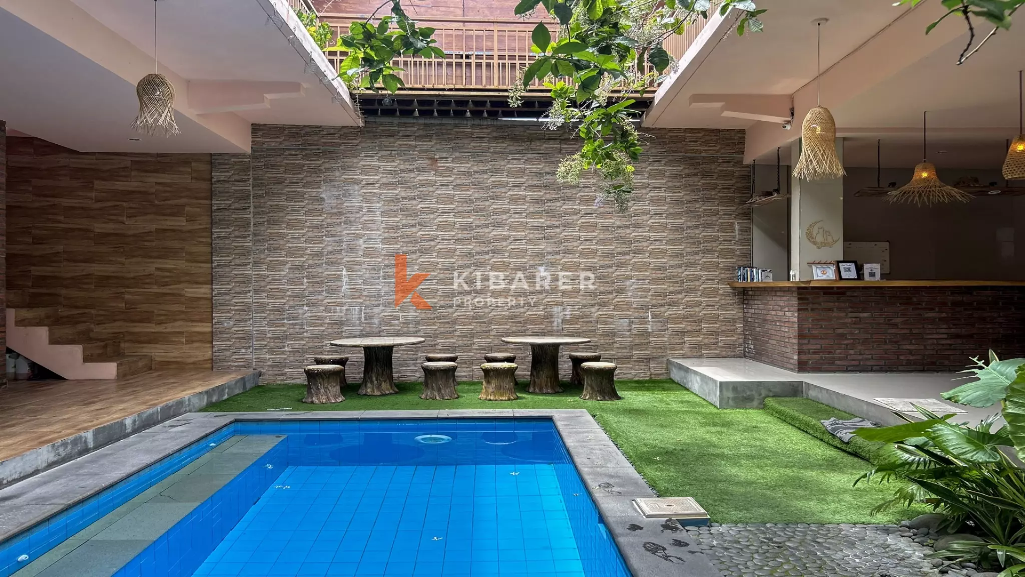 Charmante maison d'hôtes de cinq chambres avec piscine et espace de vie ouvert au cœur de Berawa