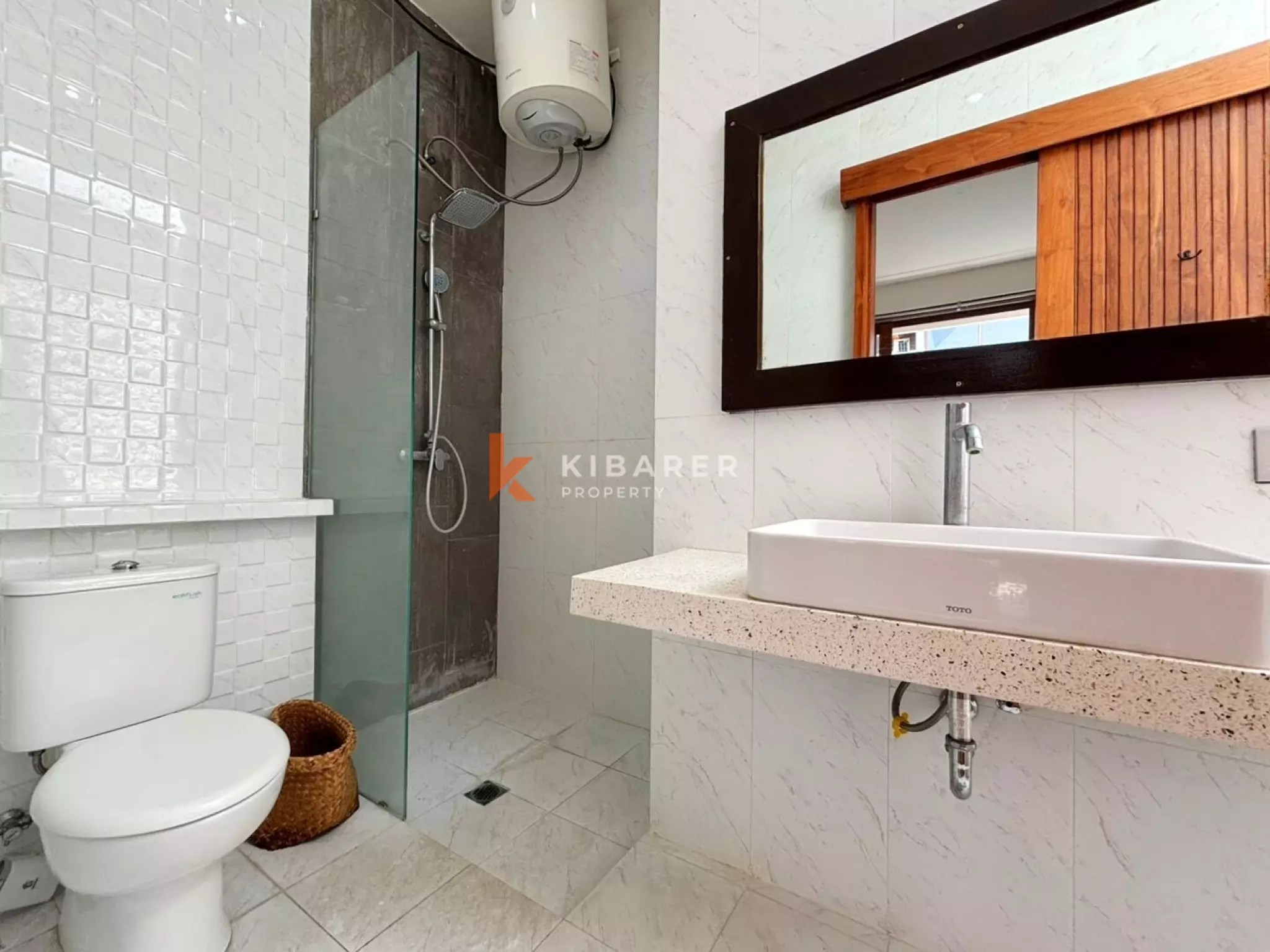 Vila Dua Kamar Tidur dengan Ruang Terbuka Tropis yang Elegan di Kerobokan