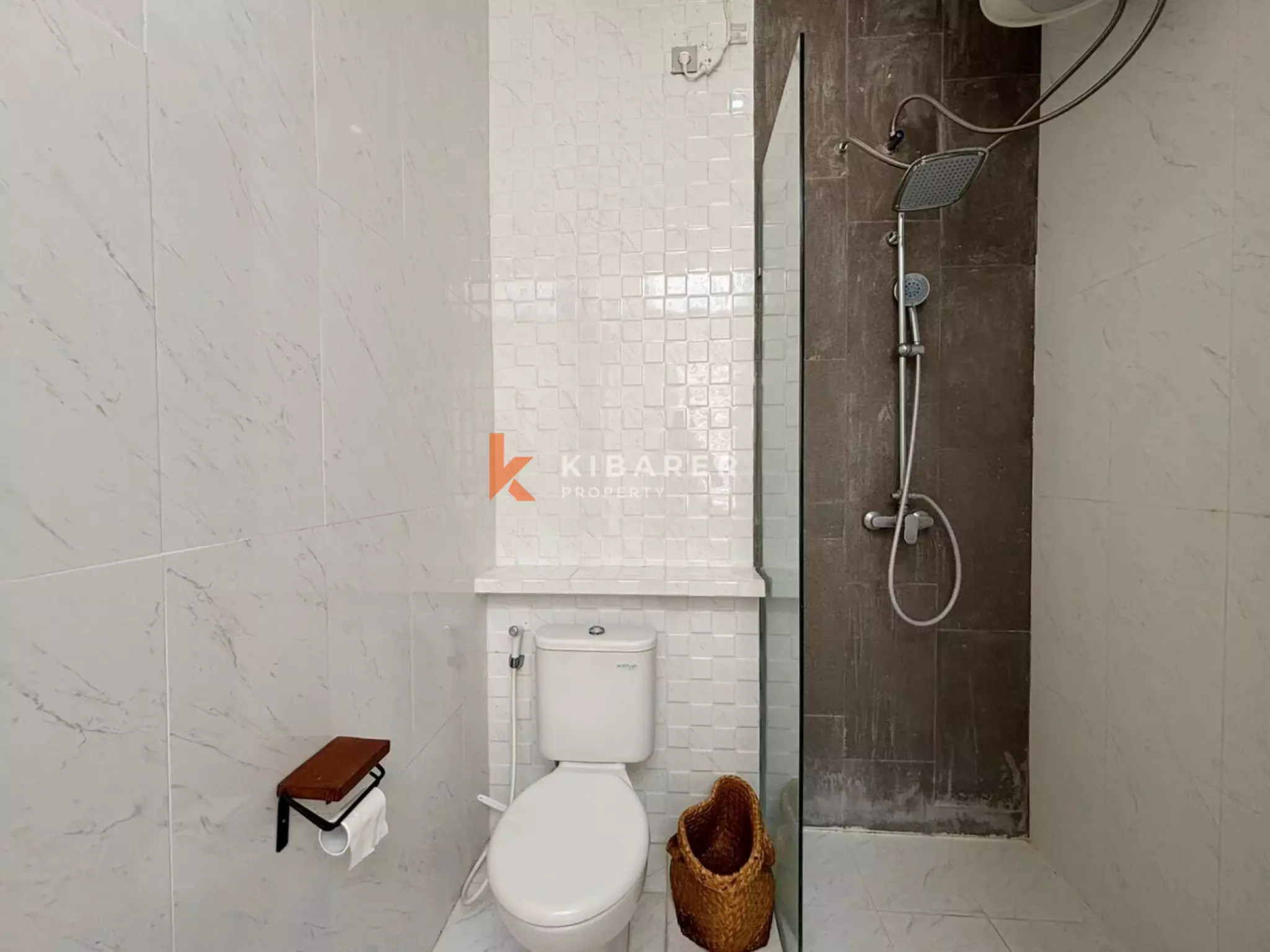 Vila Dua Kamar Tidur dengan Ruang Terbuka Tropis yang Elegan di Kerobokan