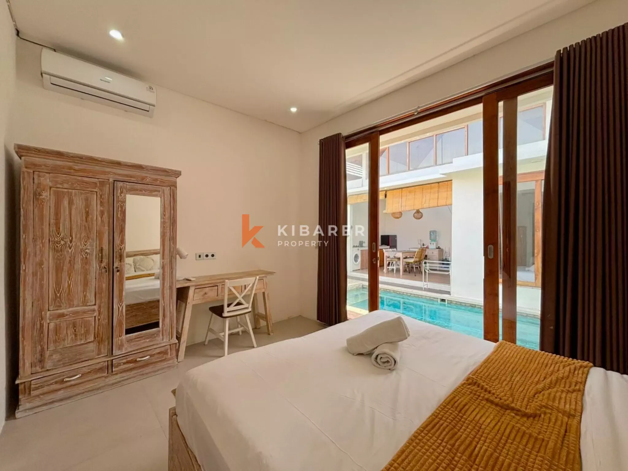 Vila Dua Kamar Tidur dengan Ruang Terbuka Tropis yang Elegan di Kerobokan