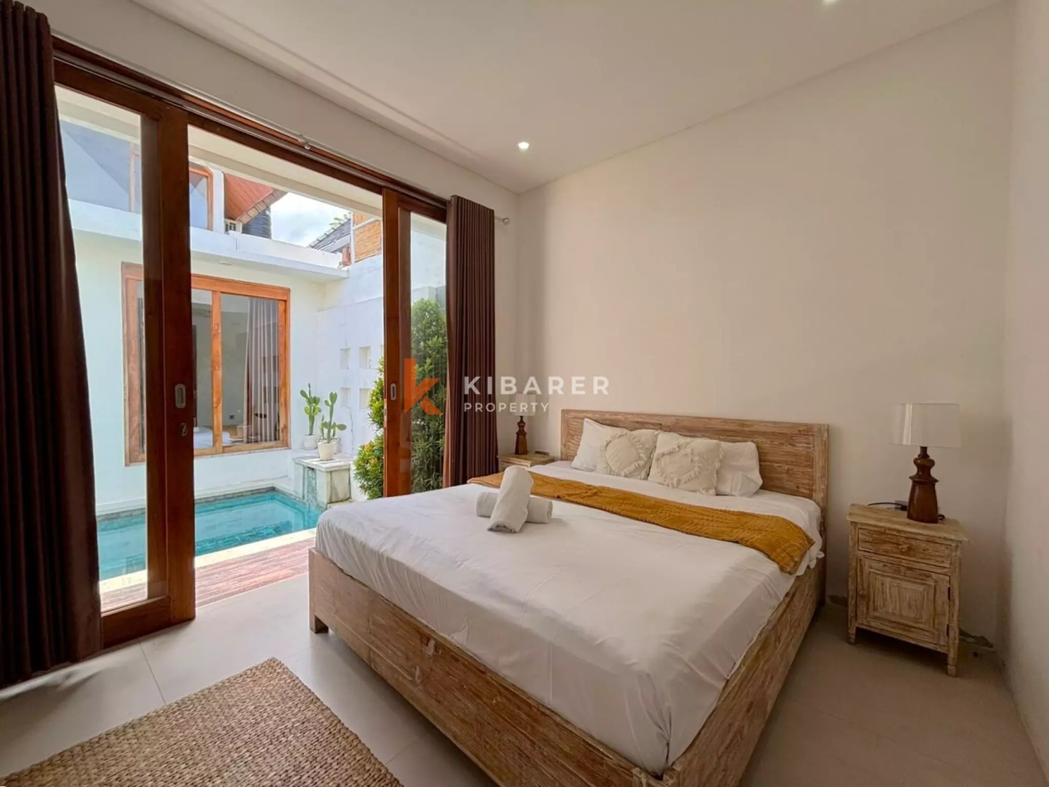 Vila Dua Kamar Tidur dengan Ruang Terbuka Tropis yang Elegan di Kerobokan