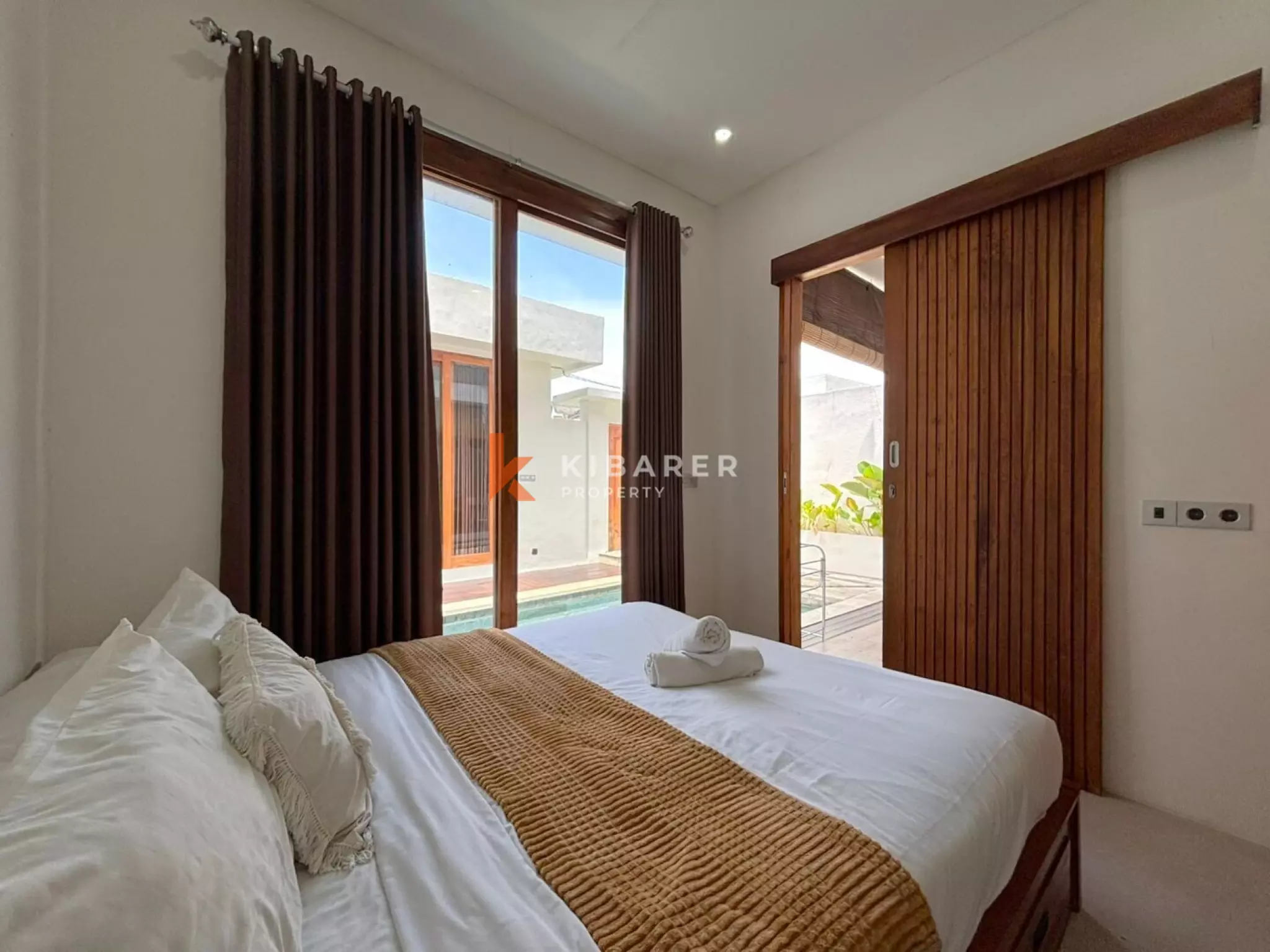 Vila Dua Kamar Tidur dengan Ruang Terbuka Tropis yang Elegan di Kerobokan