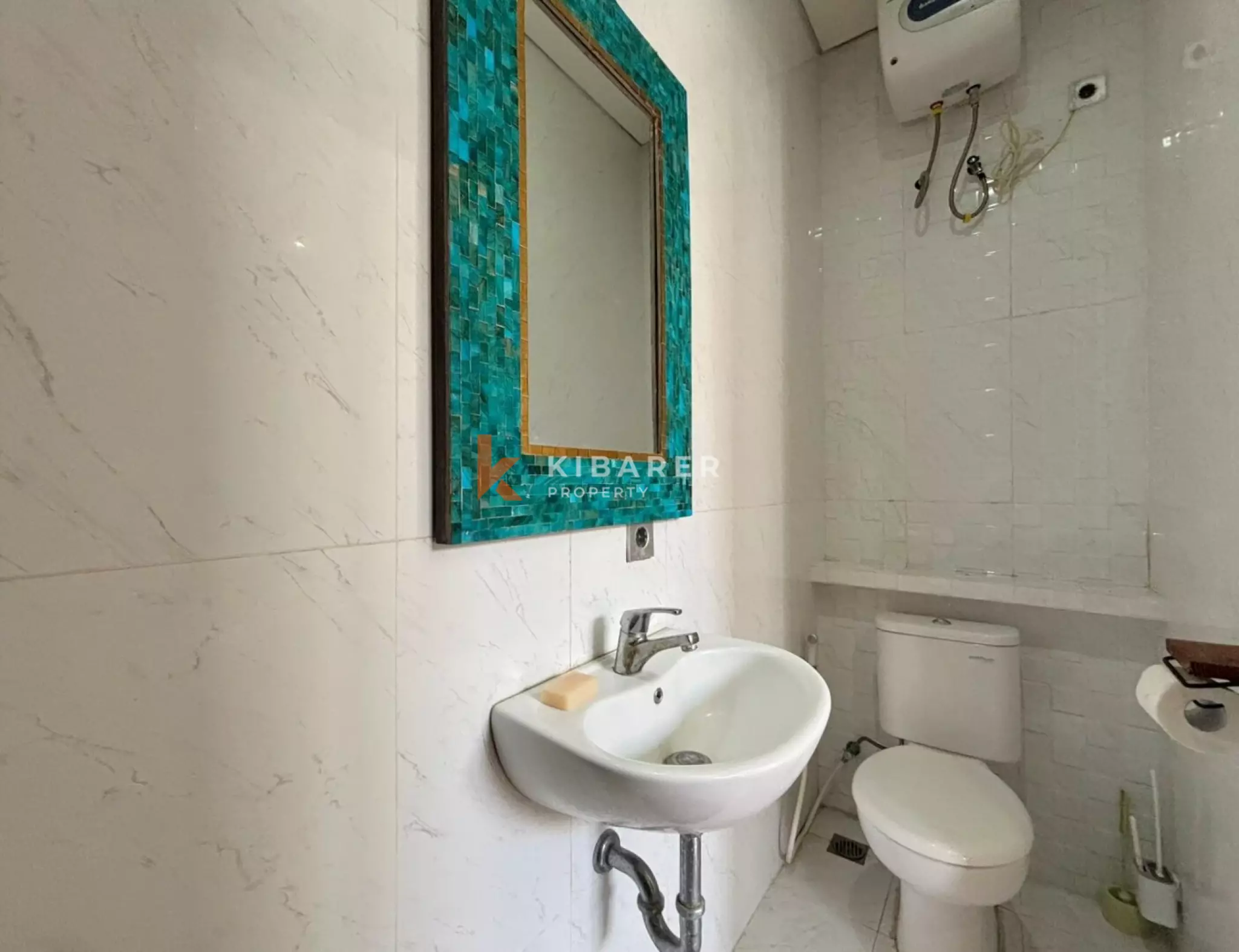 Vila Dua Kamar Tidur dengan Ruang Terbuka Tropis yang Elegan di Kerobokan