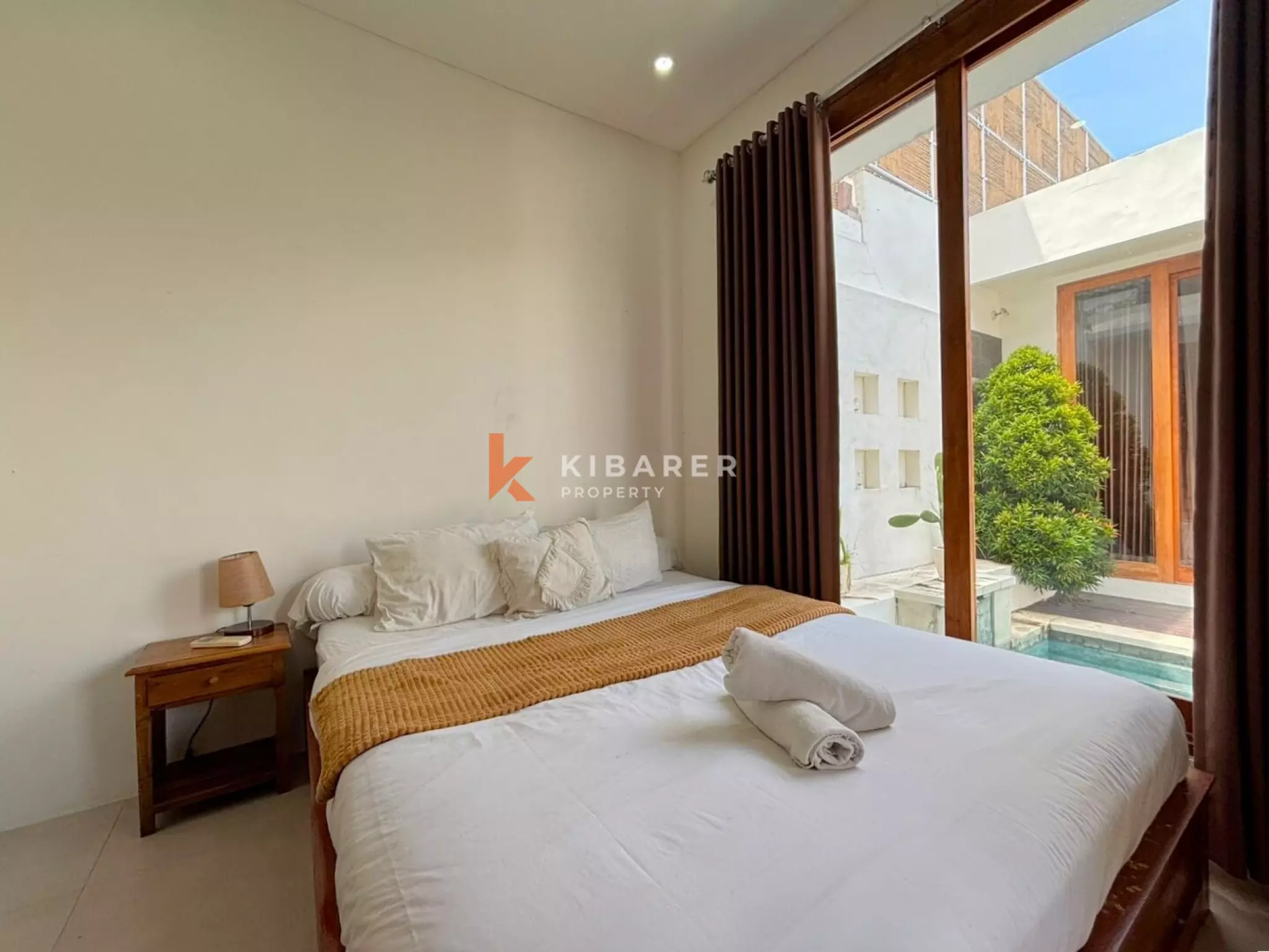 Vila Dua Kamar Tidur dengan Ruang Terbuka Tropis yang Elegan di Kerobokan