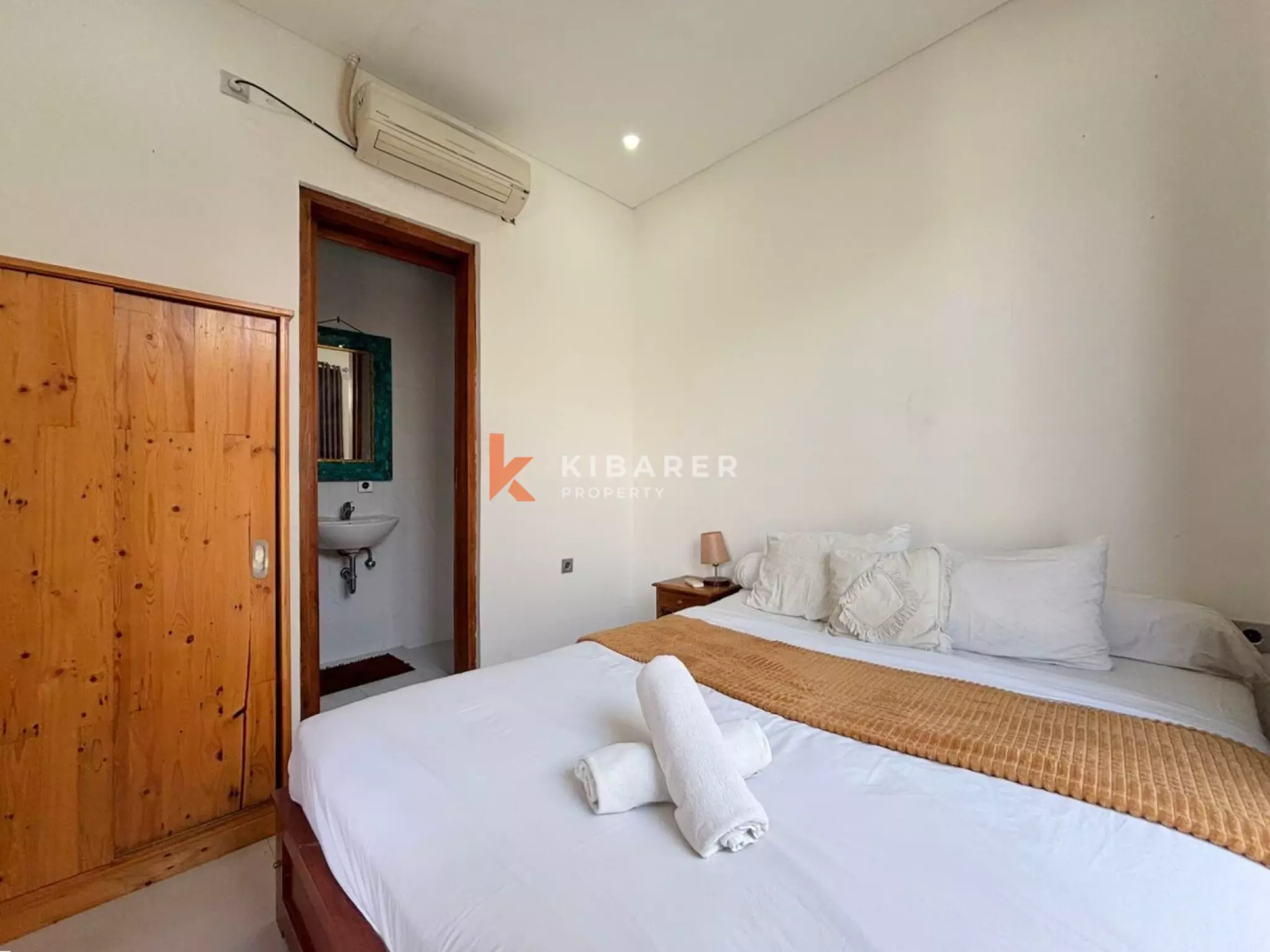 Vila Dua Kamar Tidur dengan Ruang Terbuka Tropis yang Elegan di Kerobokan