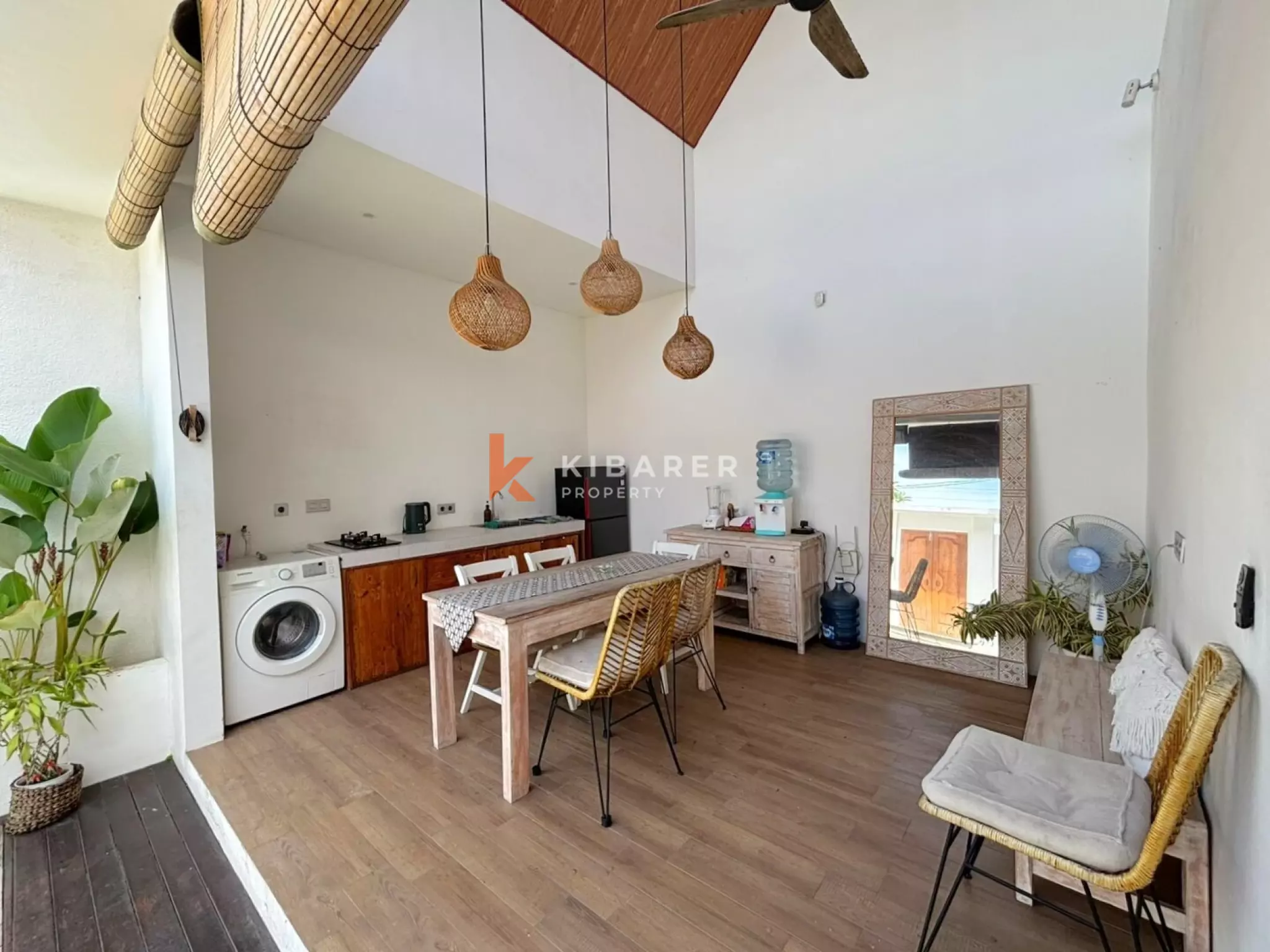 Vila Dua Kamar Tidur dengan Ruang Terbuka Tropis yang Elegan di Kerobokan