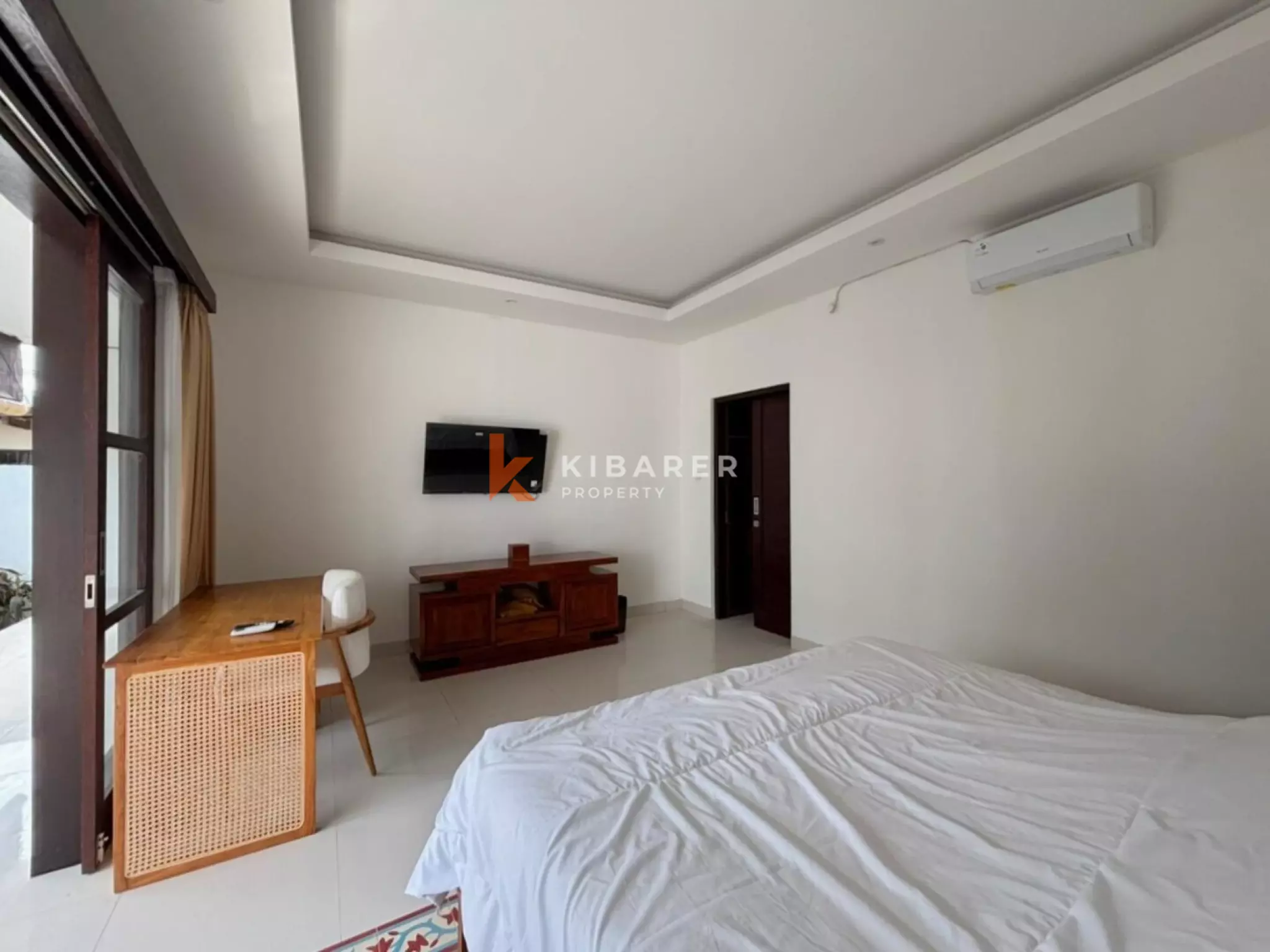 Vila Dua Kamar Tidur Berkonsep Terbuka yang Sejuk Menghadap Kolam Renang – Cemagi