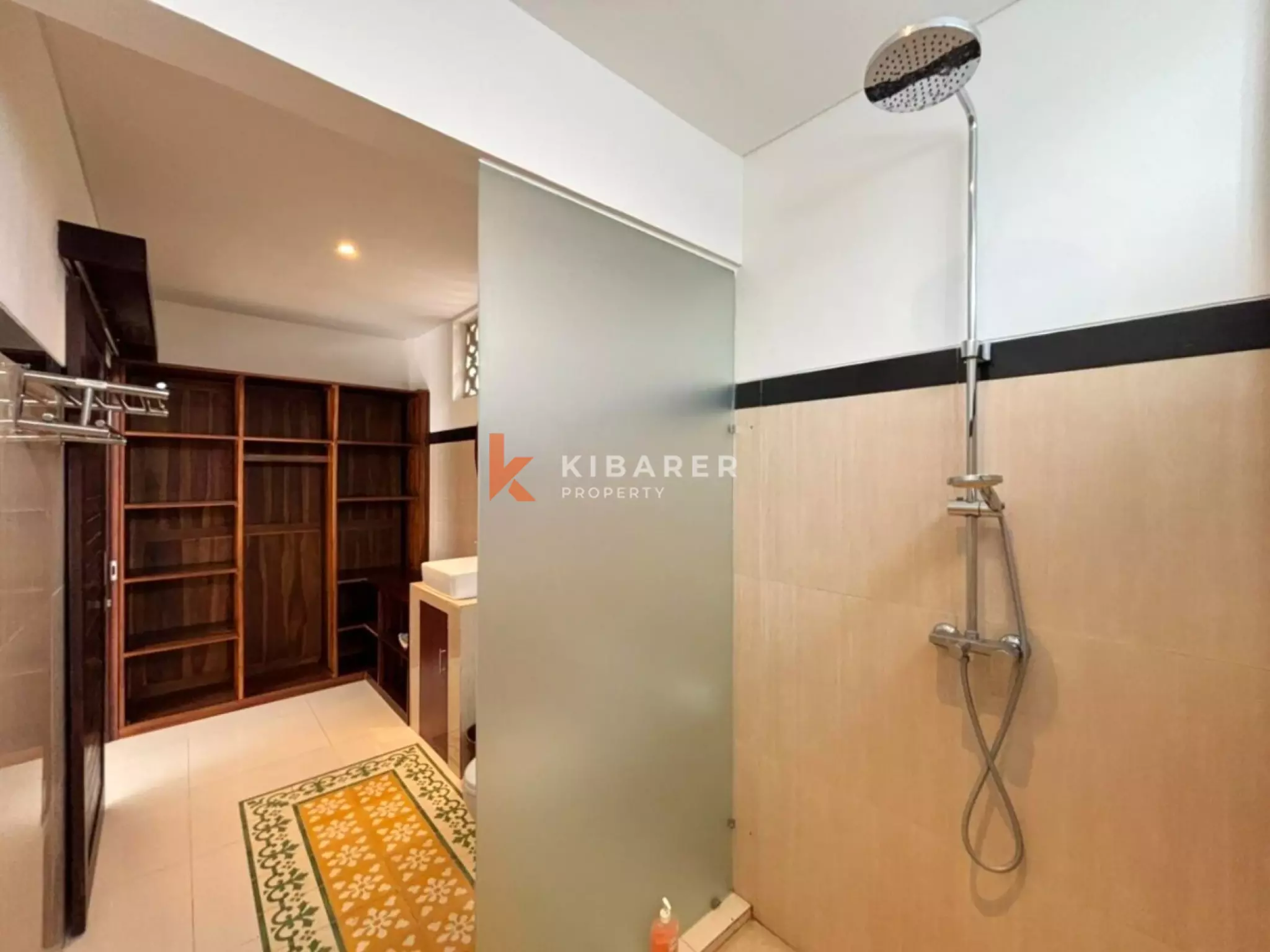 Vila Dua Kamar Tidur Berkonsep Terbuka yang Sejuk Menghadap Kolam Renang – Cemagi