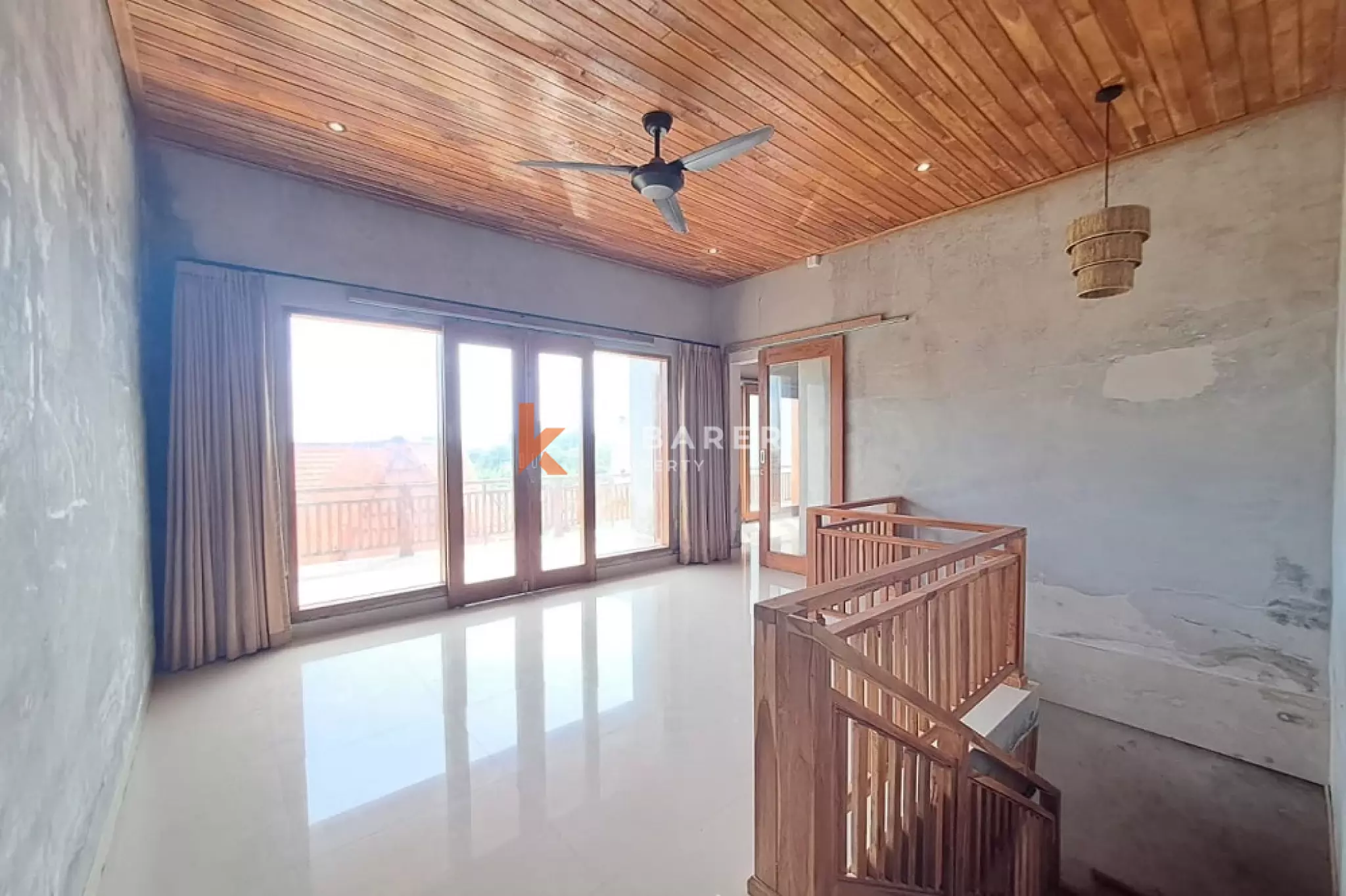 Vila Tiga Lantai Tiga Kamar Tidur dengan Lounge Atap