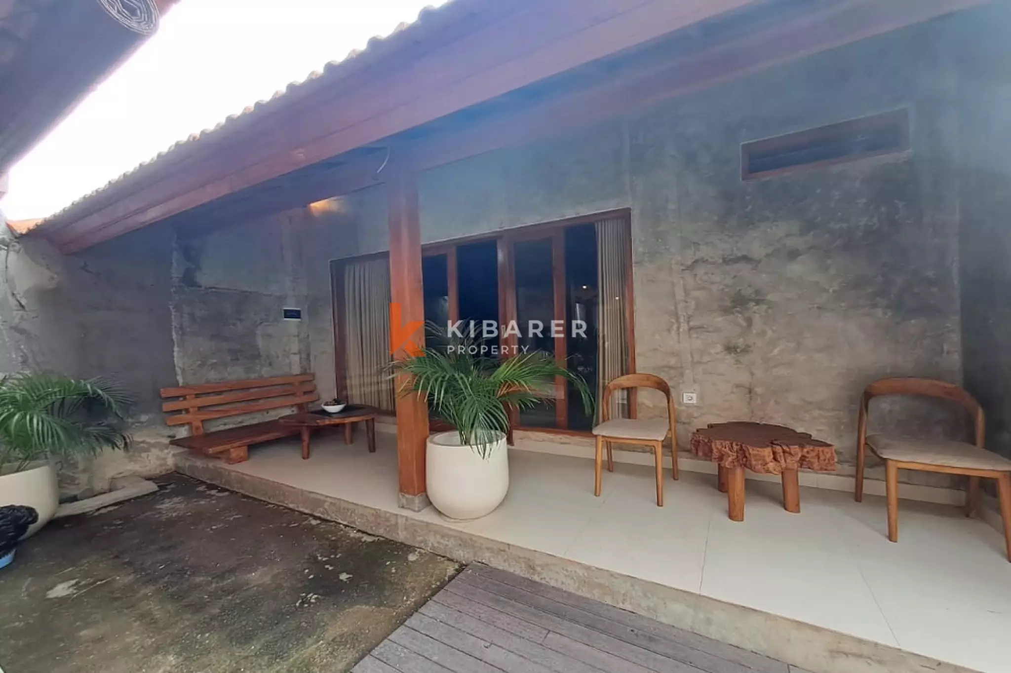 Vila Tiga Lantai Tiga Kamar Tidur dengan Lounge Atap