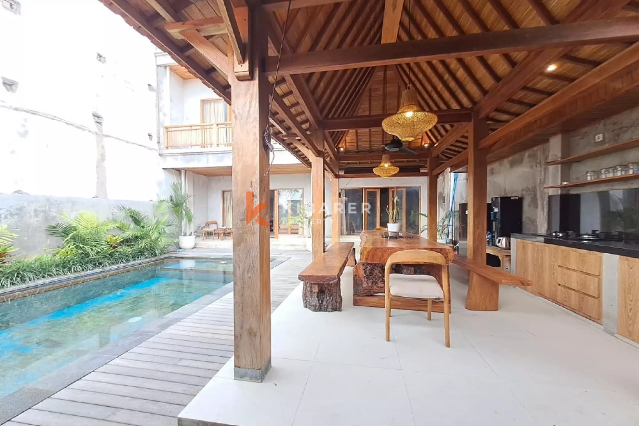 Vila Tiga Lantai Tiga Kamar Tidur dengan Lounge Atap